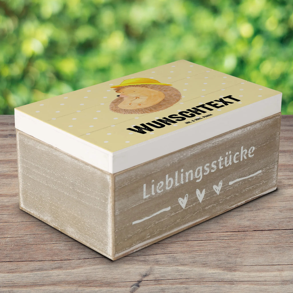 Personalisierte Holzkiste Igel betet Holzkiste mit Namen, Kiste mit Namen, Schatzkiste mit Namen, Truhe mit Namen, Schatulle mit Namen, Erinnerungsbox mit Namen, Erinnerungskiste, mit Namen, Dekokiste mit Namen, Aufbewahrungsbox mit Namen, Holzkiste Personalisiert, Kiste Personalisiert, Schatzkiste Personalisiert, Truhe Personalisiert, Schatulle Personalisiert, Erinnerungsbox Personalisiert, Erinnerungskiste Personalisiert, Dekokiste Personalisiert, Aufbewahrungsbox Personalisiert, Geschenkbox personalisiert, GEschenkdose personalisiert, Tiermotive, Gute Laune, lustige Sprüche, Tiere, Igel, Igel mit Hut, Sonnenhut, Gott, Amen, beten, Leben, Dankbarkeit, Dankbar sein, dankbar, genießen