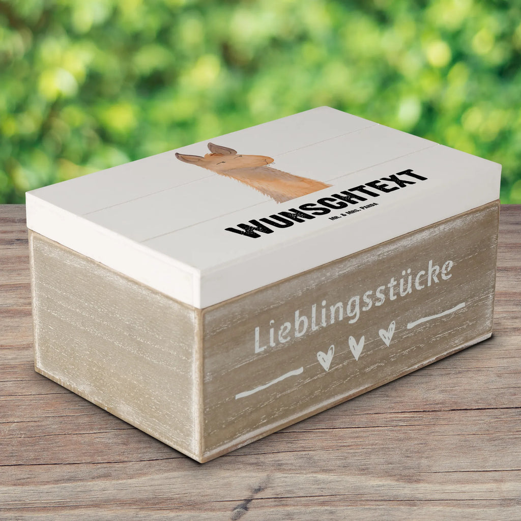 Personalisierte Holzkiste Lamakopf genervt Holzkiste mit Namen, Kiste mit Namen, Schatzkiste mit Namen, Truhe mit Namen, Schatulle mit Namen, Erinnerungsbox mit Namen, Erinnerungskiste, mit Namen, Dekokiste mit Namen, Aufbewahrungsbox mit Namen, Holzkiste Personalisiert, Kiste Personalisiert, Schatzkiste Personalisiert, Truhe Personalisiert, Schatulle Personalisiert, Erinnerungsbox Personalisiert, Erinnerungskiste Personalisiert, Dekokiste Personalisiert, Aufbewahrungsbox Personalisiert, Geschenkbox personalisiert, GEschenkdose personalisiert, Lama, Alpaka, Lamas, Recht haben, genervt sein, Freundin, beste Freundin, Partnerin, Büro, Büroalltag, Chef, Chefin, Azubi