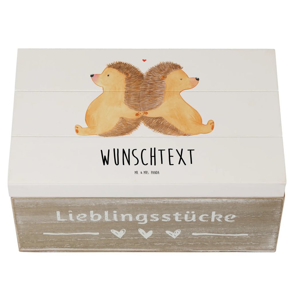 Personalisierte Holzkiste Igel händchenhaltend Holzkiste mit Namen, Kiste mit Namen, Schatzkiste mit Namen, Truhe mit Namen, Schatulle mit Namen, Erinnerungsbox mit Namen, Erinnerungskiste, mit Namen, Dekokiste mit Namen, Aufbewahrungsbox mit Namen, Holzkiste Personalisiert, Kiste Personalisiert, Schatzkiste Personalisiert, Truhe Personalisiert, Schatulle Personalisiert, Erinnerungsbox Personalisiert, Erinnerungskiste Personalisiert, Dekokiste Personalisiert, Aufbewahrungsbox Personalisiert, Geschenkbox personalisiert, GEschenkdose personalisiert, Liebe, Partner, Freund, Freundin, Ehemann, Ehefrau, Heiraten, Verlobung, Heiratsantrag, Liebesgeschenk, Jahrestag, Hocheitstag, Igel, Igelliebe, Hand in Hand, Liebesbeweis, große Liebe, Liebesbotschaft, Hochzeit, Lieblingsmensch, Gemeinsamkeit, Love, Geschenk für zwei