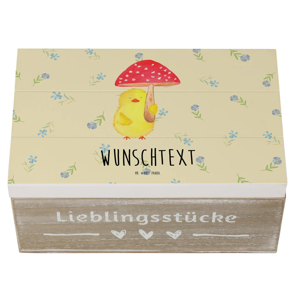 Personalisierte Holzkiste Küken Fliegenpilz Holzkiste mit Namen, Kiste mit Namen, Schatzkiste mit Namen, Truhe mit Namen, Schatulle mit Namen, Erinnerungsbox mit Namen, Erinnerungskiste, mit Namen, Dekokiste mit Namen, Aufbewahrungsbox mit Namen, Holzkiste Personalisiert, Kiste Personalisiert, Schatzkiste Personalisiert, Truhe Personalisiert, Schatulle Personalisiert, Erinnerungsbox Personalisiert, Erinnerungskiste Personalisiert, Dekokiste Personalisiert, Aufbewahrungsbox Personalisiert, Geschenkbox personalisiert, GEschenkdose personalisiert, Ostern, Osterhase, Ostergeschenke, Osternest, Osterdeko, Geschenke zu Ostern, Ostern Geschenk, Ostergeschenke Kinder, Ostern Kinder, Küken, Fliegenpilz, Glückspilz, Frohe Ostern, Ostergrüße