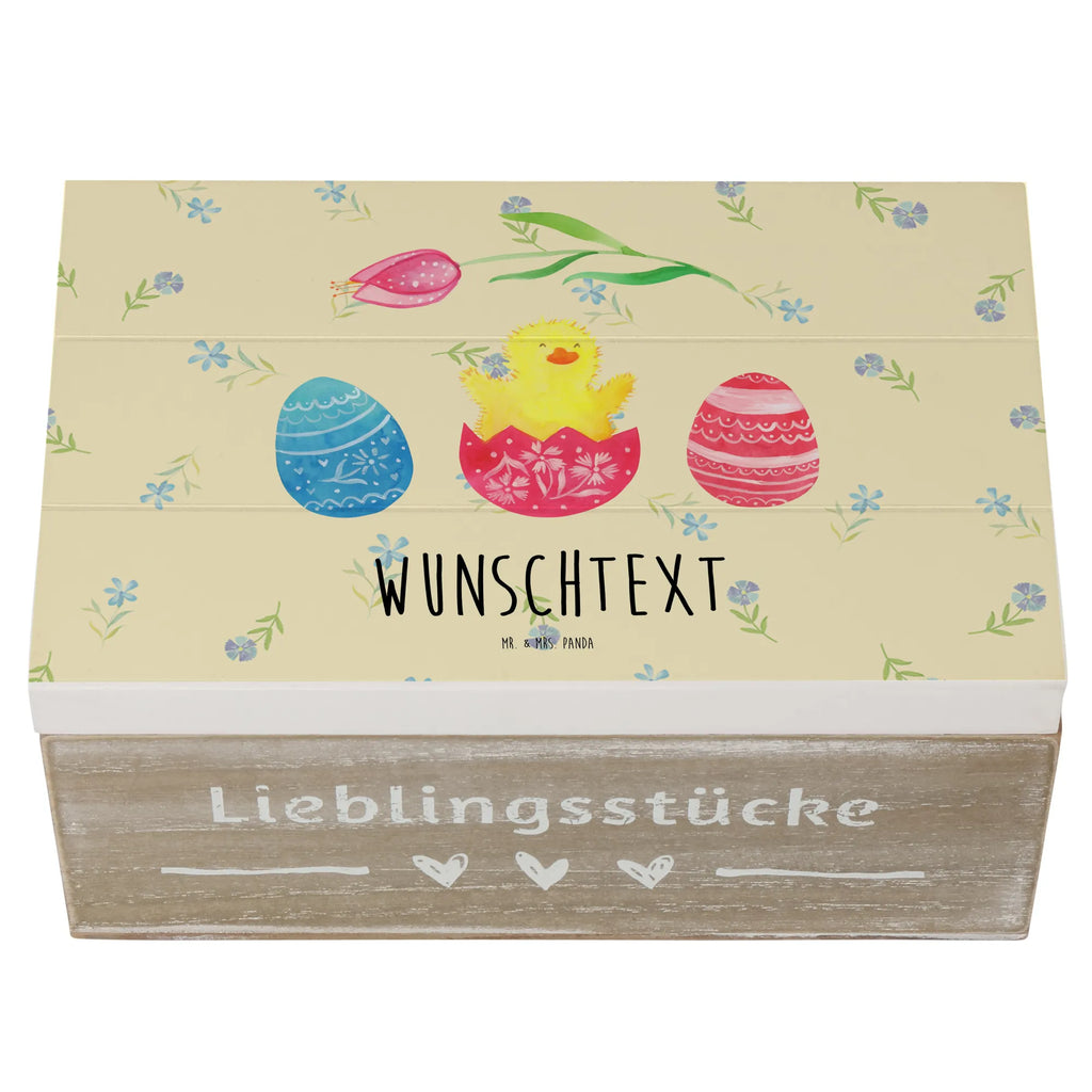 Personalisierte Holzkiste Küken geschlüpft Holzkiste mit Namen, Kiste mit Namen, Schatzkiste mit Namen, Truhe mit Namen, Schatulle mit Namen, Erinnerungsbox mit Namen, Erinnerungskiste, mit Namen, Dekokiste mit Namen, Aufbewahrungsbox mit Namen, Holzkiste Personalisiert, Kiste Personalisiert, Schatzkiste Personalisiert, Truhe Personalisiert, Schatulle Personalisiert, Erinnerungsbox Personalisiert, Erinnerungskiste Personalisiert, Dekokiste Personalisiert, Aufbewahrungsbox Personalisiert, Geschenkbox personalisiert, GEschenkdose personalisiert, Ostern, Osterhase, Ostergeschenke, Osternest, Osterdeko, Geschenke zu Ostern, Ostern Geschenk, Ostergeschenke Kinder, Ostern Kinder, Küken, Osterei, Ostereier, Ei, Frühlingsgefühle, Freude, Grüße, liebe Grüße, Frohe Ostern, Ostergrüße