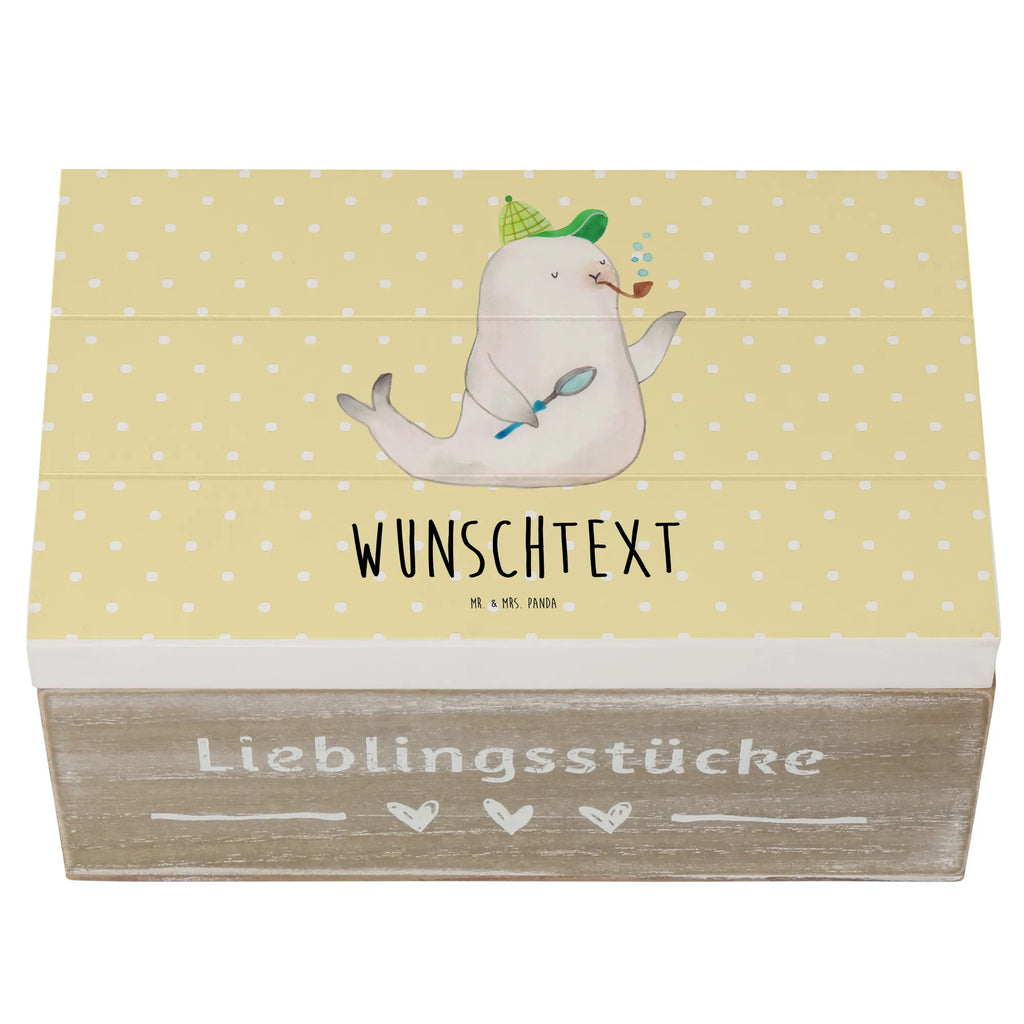 Personalisierte Holzkiste Robbe Sherlock Holzkiste mit Namen, Kiste mit Namen, Schatzkiste mit Namen, Truhe mit Namen, Schatulle mit Namen, Erinnerungsbox mit Namen, Erinnerungskiste, mit Namen, Dekokiste mit Namen, Aufbewahrungsbox mit Namen, Holzkiste Personalisiert, Kiste Personalisiert, Schatzkiste Personalisiert, Truhe Personalisiert, Schatulle Personalisiert, Erinnerungsbox Personalisiert, Erinnerungskiste Personalisiert, Dekokiste Personalisiert, Aufbewahrungsbox Personalisiert, Geschenkbox personalisiert, GEschenkdose personalisiert, Tiermotive, Gute Laune, lustige Sprüche, Tiere