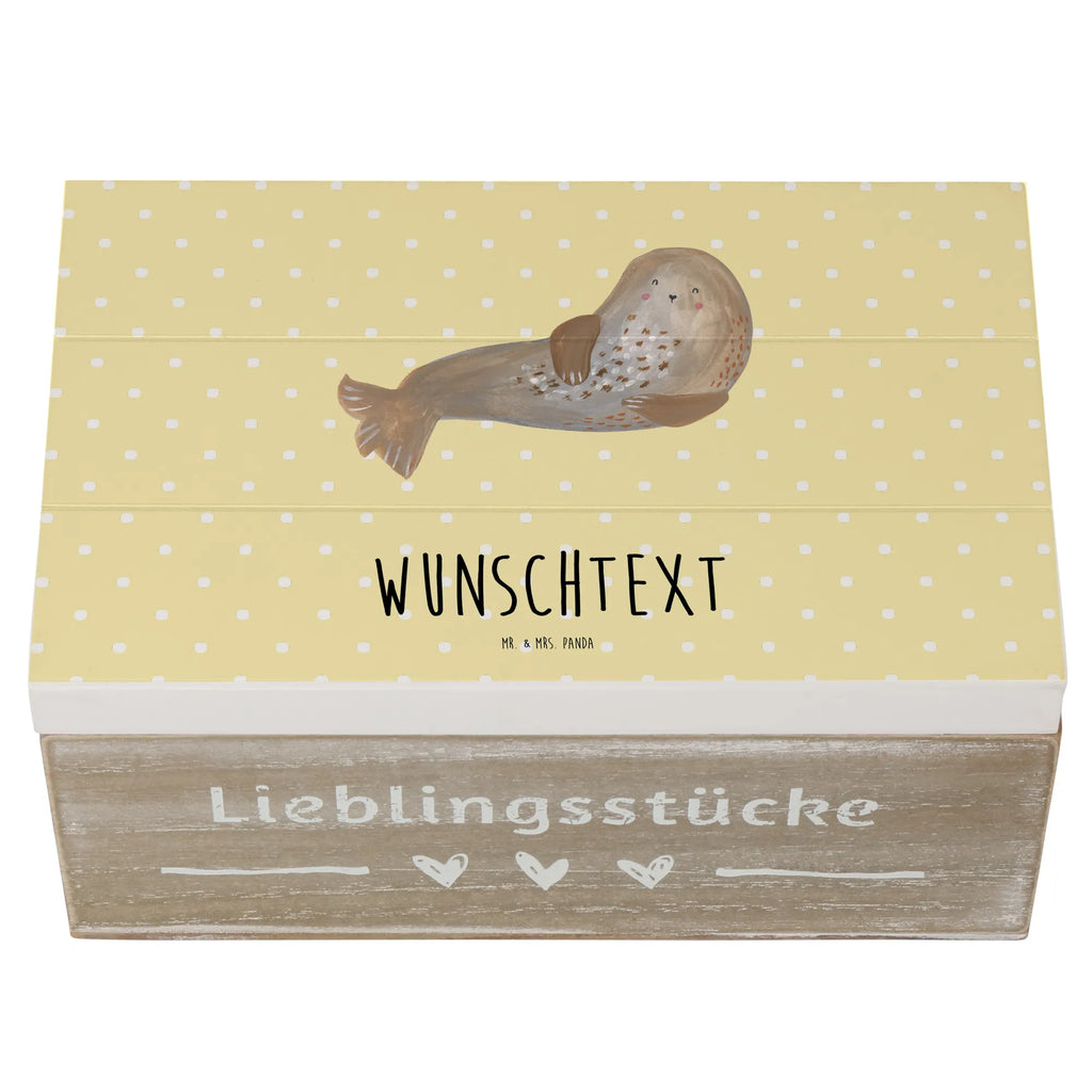 Personalisierte Holzkiste Robbe lachend Holzkiste mit Namen, Kiste mit Namen, Schatzkiste mit Namen, Truhe mit Namen, Schatulle mit Namen, Erinnerungsbox mit Namen, Erinnerungskiste, mit Namen, Dekokiste mit Namen, Aufbewahrungsbox mit Namen, Holzkiste Personalisiert, Kiste Personalisiert, Schatzkiste Personalisiert, Truhe Personalisiert, Schatulle Personalisiert, Erinnerungsbox Personalisiert, Erinnerungskiste Personalisiert, Dekokiste Personalisiert, Aufbewahrungsbox Personalisiert, Geschenkbox personalisiert, GEschenkdose personalisiert, Tiermotive, Gute Laune, lustige Sprüche, Tiere, Robbe, Robben, Seehund, Strand, Meerestier, Ostsee, Nordsee