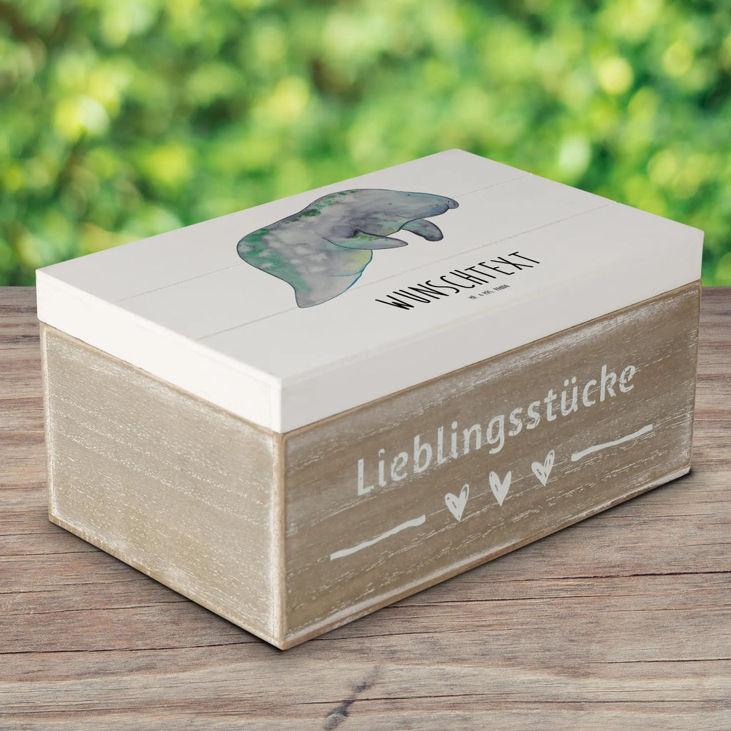 Personalisierte Holzkiste Seekuh chillt Holzkiste mit Namen, Kiste mit Namen, Schatzkiste mit Namen, Truhe mit Namen, Schatulle mit Namen, Erinnerungsbox mit Namen, Erinnerungskiste, mit Namen, Dekokiste mit Namen, Aufbewahrungsbox mit Namen, Holzkiste Personalisiert, Kiste Personalisiert, Schatzkiste Personalisiert, Truhe Personalisiert, Schatulle Personalisiert, Erinnerungsbox Personalisiert, Erinnerungskiste Personalisiert, Dekokiste Personalisiert, Aufbewahrungsbox Personalisiert, Geschenkbox personalisiert, GEschenkdose personalisiert, Meerestiere, Meer, Urlaub, Seekuh, Seekühe, Diät, Abnehmen, Zucker, Diätwahn, Essen, Süßigkeiten