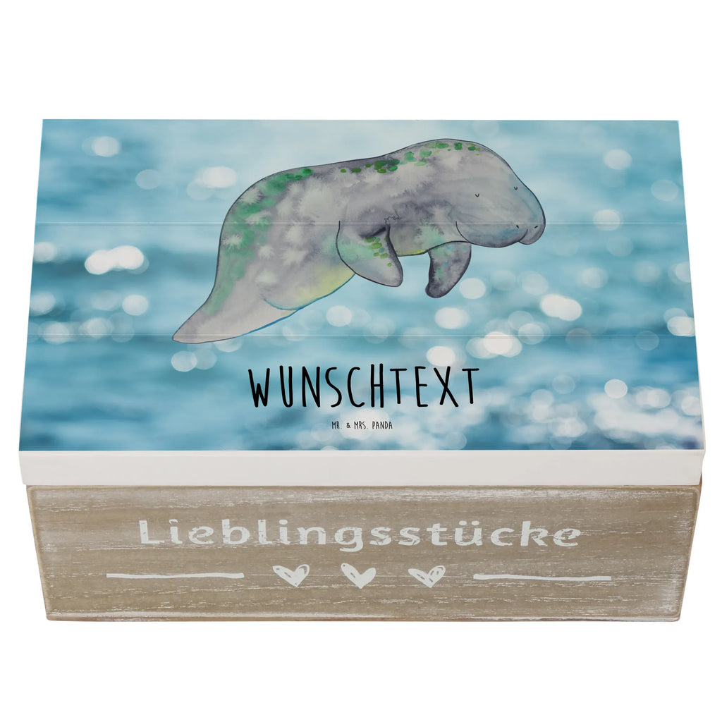 Personalisierte Holzkiste Seekuh chillt Holzkiste mit Namen, Kiste mit Namen, Schatzkiste mit Namen, Truhe mit Namen, Schatulle mit Namen, Erinnerungsbox mit Namen, Erinnerungskiste, mit Namen, Dekokiste mit Namen, Aufbewahrungsbox mit Namen, Holzkiste Personalisiert, Kiste Personalisiert, Schatzkiste Personalisiert, Truhe Personalisiert, Schatulle Personalisiert, Erinnerungsbox Personalisiert, Erinnerungskiste Personalisiert, Dekokiste Personalisiert, Aufbewahrungsbox Personalisiert, Geschenkbox personalisiert, GEschenkdose personalisiert, Meerestiere, Meer, Urlaub, Seekuh, Seekühe, Diät, Abnehmen, Zucker, Diätwahn, Essen, Süßigkeiten