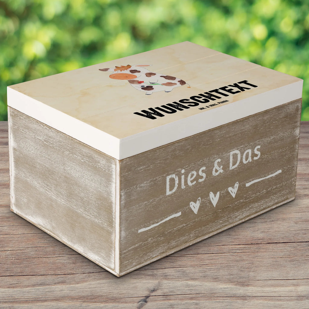 Personalisierte Holzkiste Kuh Holzkiste mit Namen, Kiste mit Namen, Schatzkiste mit Namen, Truhe mit Namen, Schatulle mit Namen, Erinnerungsbox mit Namen, Erinnerungskiste, mit Namen, Dekokiste mit Namen, Aufbewahrungsbox mit Namen, Holzkiste Personalisiert, Kiste Personalisiert, Schatzkiste Personalisiert, Truhe Personalisiert, Schatulle Personalisiert, Erinnerungsbox Personalisiert, Erinnerungskiste Personalisiert, Dekokiste Personalisiert, Aufbewahrungsbox Personalisiert, Geschenkbox personalisiert, GEschenkdose personalisiert, Bauernhof, Hoftiere, Landwirt, Landwirtin, Kuh, Kühe, Träume, Flausen, Spruch, Magie, Motivtion, Hof, Milch, Milchkuh