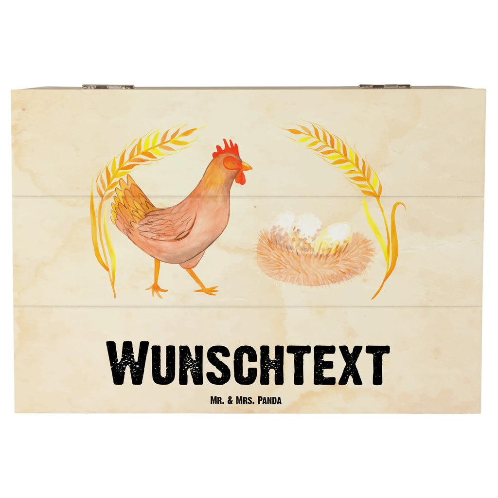 Personalisierte Holzkiste Huhn stolz Holzkiste mit Namen, Kiste mit Namen, Schatzkiste mit Namen, Truhe mit Namen, Schatulle mit Namen, Erinnerungsbox mit Namen, Erinnerungskiste, mit Namen, Dekokiste mit Namen, Aufbewahrungsbox mit Namen, Holzkiste Personalisiert, Kiste Personalisiert, Schatzkiste Personalisiert, Truhe Personalisiert, Schatulle Personalisiert, Erinnerungsbox Personalisiert, Erinnerungskiste Personalisiert, Dekokiste Personalisiert, Aufbewahrungsbox Personalisiert, Geschenkbox personalisiert, GEschenkdose personalisiert, Bauernhof, Hoftiere, Landwirt, Landwirtin, Hahn, Henne, Hühner, Eier, Hof, Landleben, Motivation, Geburt, Magie, Spruch, Schwangerschaft