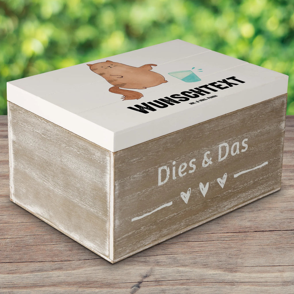 Personalisierte Holzkiste Katze Wasserglas Holzkiste mit Namen, Kiste mit Namen, Schatzkiste mit Namen, Truhe mit Namen, Schatulle mit Namen, Erinnerungsbox mit Namen, Erinnerungskiste, mit Namen, Dekokiste mit Namen, Aufbewahrungsbox mit Namen, Holzkiste Personalisiert, Kiste Personalisiert, Schatzkiste Personalisiert, Truhe Personalisiert, Schatulle Personalisiert, Erinnerungsbox Personalisiert, Erinnerungskiste Personalisiert, Dekokiste Personalisiert, Aufbewahrungsbox Personalisiert, Geschenkbox personalisiert, GEschenkdose personalisiert, Katze, Katzenmotiv, Katzenfan, Katzendeko, Katzenfreund, Katzenliebhaber, Katzenprodukte, Katzenartikel, Katzenaccessoires, Katzensouvenirs, Katzenliebhaberprodukte, Katzenmotive, Katzen, Kater, Mietze, Cat, Cats, Katzenhalter, Katzenbesitzerin, Haustier, Wasser, Glas