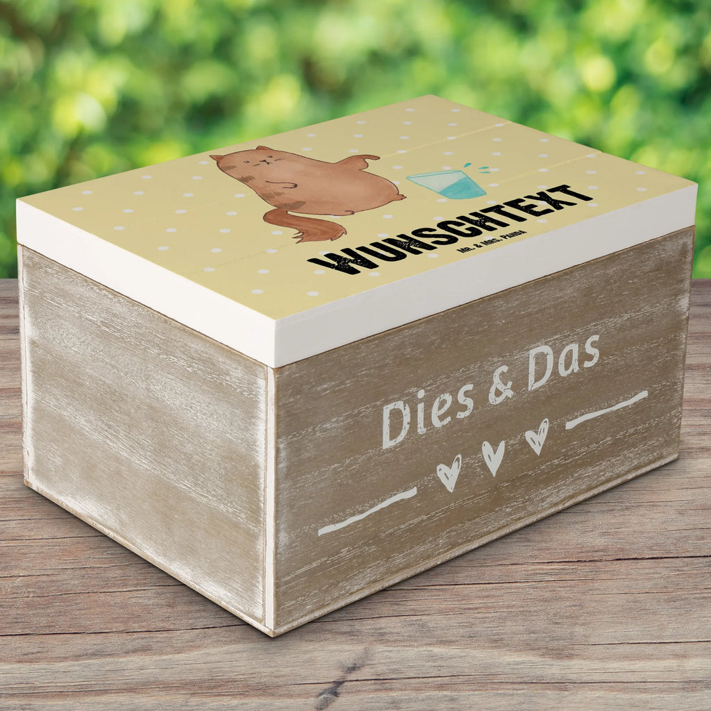 Personalisierte Holzkiste Katze Wasserglas Holzkiste mit Namen, Kiste mit Namen, Schatzkiste mit Namen, Truhe mit Namen, Schatulle mit Namen, Erinnerungsbox mit Namen, Erinnerungskiste, mit Namen, Dekokiste mit Namen, Aufbewahrungsbox mit Namen, Holzkiste Personalisiert, Kiste Personalisiert, Schatzkiste Personalisiert, Truhe Personalisiert, Schatulle Personalisiert, Erinnerungsbox Personalisiert, Erinnerungskiste Personalisiert, Dekokiste Personalisiert, Aufbewahrungsbox Personalisiert, Geschenkbox personalisiert, GEschenkdose personalisiert, Katze, Katzenmotiv, Katzenfan, Katzendeko, Katzenfreund, Katzenliebhaber, Katzenprodukte, Katzenartikel, Katzenaccessoires, Katzensouvenirs, Katzenliebhaberprodukte, Katzenmotive, Katzen, Kater, Mietze, Cat, Cats, Katzenhalter, Katzenbesitzerin, Haustier, Wasser, Glas