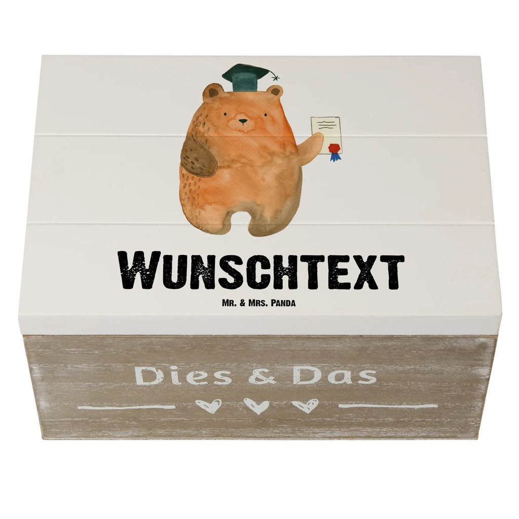 Personalisierte Holzkiste Bär Prüfung Holzkiste mit Namen, Kiste mit Namen, Schatzkiste mit Namen, Truhe mit Namen, Schatulle mit Namen, Erinnerungsbox mit Namen, Erinnerungskiste, mit Namen, Dekokiste mit Namen, Aufbewahrungsbox mit Namen, Holzkiste Personalisiert, Kiste Personalisiert, Schatzkiste Personalisiert, Truhe Personalisiert, Schatulle Personalisiert, Erinnerungsbox Personalisiert, Erinnerungskiste Personalisiert, Dekokiste Personalisiert, Aufbewahrungsbox Personalisiert, Geschenkbox personalisiert, GEschenkdose personalisiert, Bär, Teddy, Teddybär, Abitur, Prüfungen, Prüfung bestanden, Abschluss, Zeugnis, Abschlusszeugnis