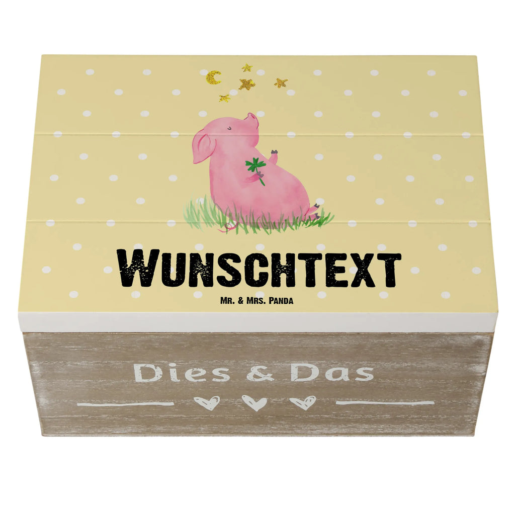 Personalisierte Holzkiste Schwein Glück Holzkiste mit Namen, Kiste mit Namen, Schatzkiste mit Namen, Truhe mit Namen, Schatulle mit Namen, Erinnerungsbox mit Namen, Erinnerungskiste, mit Namen, Dekokiste mit Namen, Aufbewahrungsbox mit Namen, Holzkiste Personalisiert, Kiste Personalisiert, Schatzkiste Personalisiert, Truhe Personalisiert, Schatulle Personalisiert, Erinnerungsbox Personalisiert, Erinnerungskiste Personalisiert, Dekokiste Personalisiert, Aufbewahrungsbox Personalisiert, Geschenkbox personalisiert, GEschenkdose personalisiert, Tiermotive, Gute Laune, lustige Sprüche, Tiere, Glücksschwein. Glück, Schwein, Schweinchen, Sterne, Sernchen, Ziele, Träume, Motivation, Glücksbringer