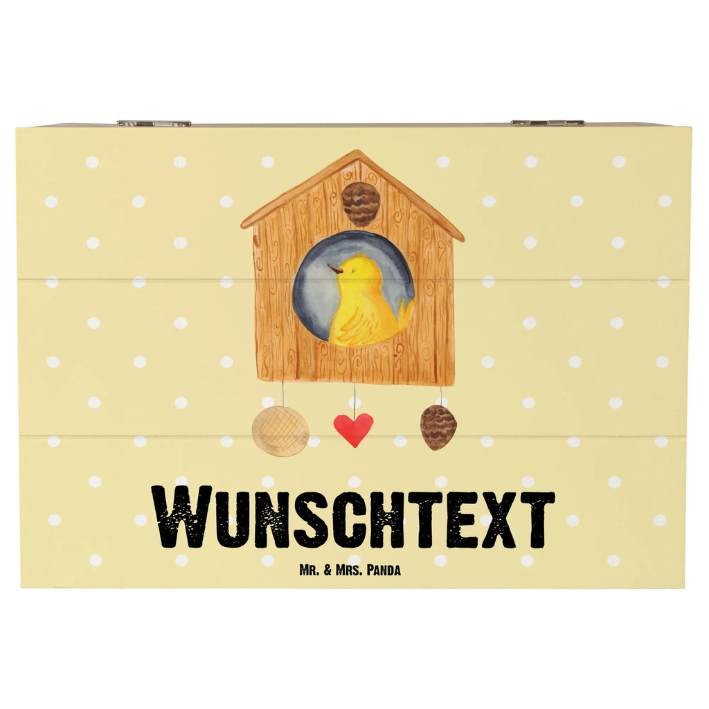 Personalisierte Holzkiste Vogelhaus sweet Home Holzkiste mit Namen, Kiste mit Namen, Schatzkiste mit Namen, Truhe mit Namen, Schatulle mit Namen, Erinnerungsbox mit Namen, Erinnerungskiste, mit Namen, Dekokiste mit Namen, Aufbewahrungsbox mit Namen, Holzkiste Personalisiert, Kiste Personalisiert, Schatzkiste Personalisiert, Truhe Personalisiert, Schatulle Personalisiert, Erinnerungsbox Personalisiert, Erinnerungskiste Personalisiert, Dekokiste Personalisiert, Aufbewahrungsbox Personalisiert, Geschenkbox personalisiert, GEschenkdose personalisiert, Tiermotive, Gute Laune, lustige Sprüche, Tiere, Vogelhaus, Vogel, Home sweet Home, Einzug, Umzug, Geschenk, Einzugsgeschenk, Hausbau, Haus