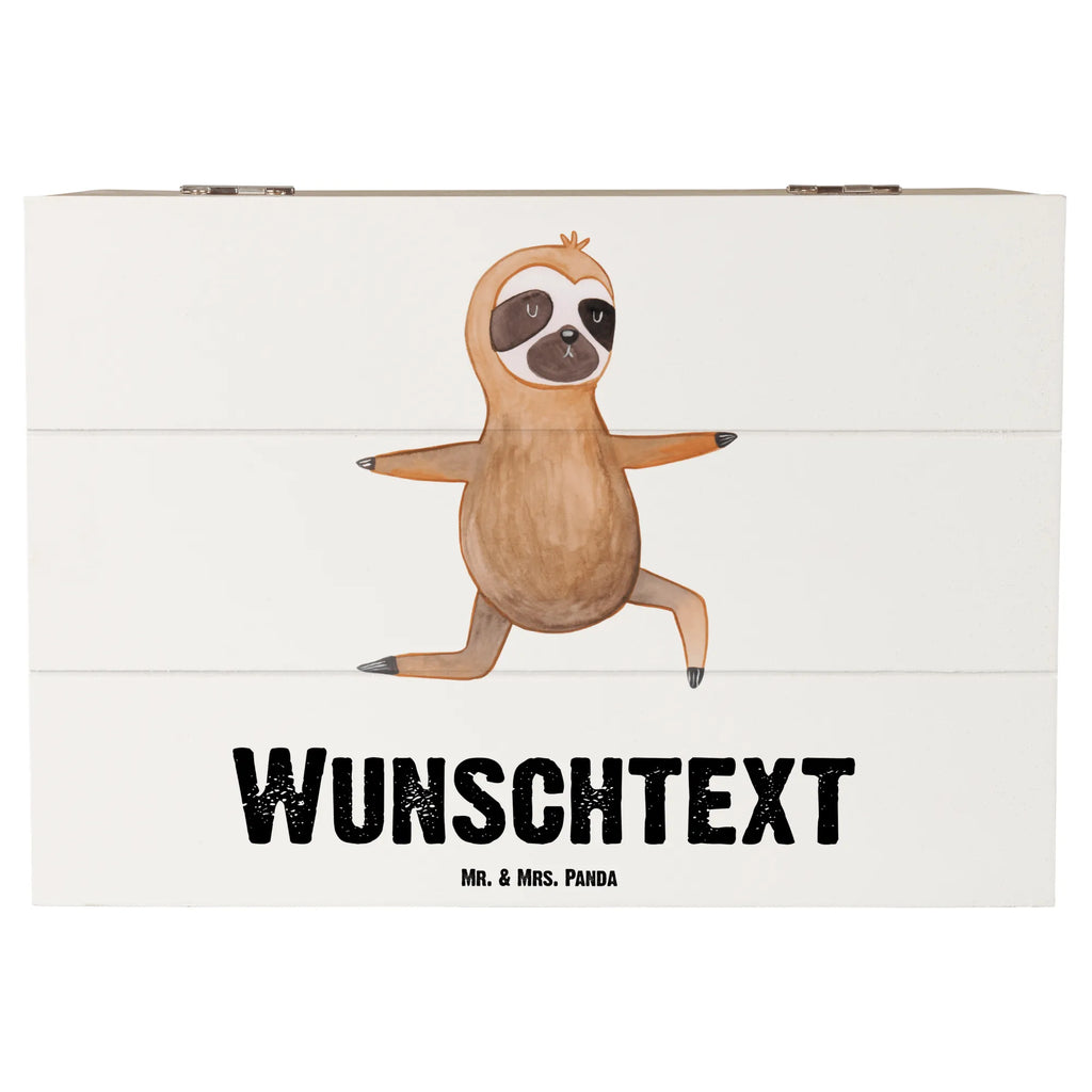 Personalisierte Holzkiste Faultier Yoga Holzkiste mit Namen, Kiste mit Namen, Schatzkiste mit Namen, Truhe mit Namen, Schatulle mit Namen, Erinnerungsbox mit Namen, Erinnerungskiste, mit Namen, Dekokiste mit Namen, Aufbewahrungsbox mit Namen, Holzkiste Personalisiert, Kiste Personalisiert, Schatzkiste Personalisiert, Truhe Personalisiert, Schatulle Personalisiert, Erinnerungsbox Personalisiert, Erinnerungskiste Personalisiert, Dekokiste Personalisiert, Aufbewahrungsbox Personalisiert, Geschenkbox personalisiert, GEschenkdose personalisiert, Faultier, Faultier Geschenk, Faultier Deko, Faultiere, faul, Lieblingstier, Yoga, Namaste, Krieger, Yogaübungen, Meditation, Atmung, Gelassenheit, Entspannung