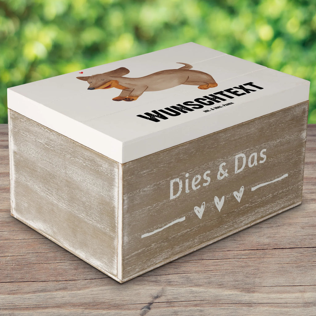 Personalisierte Holzkiste Hund Dackel Holzkiste mit Namen, Kiste mit Namen, Schatzkiste mit Namen, Truhe mit Namen, Schatulle mit Namen, Erinnerungsbox mit Namen, Erinnerungskiste, mit Namen, Dekokiste mit Namen, Aufbewahrungsbox mit Namen, Holzkiste Personalisiert, Kiste Personalisiert, Schatzkiste Personalisiert, Truhe Personalisiert, Schatulle Personalisiert, Erinnerungsbox Personalisiert, Erinnerungskiste Personalisiert, Dekokiste Personalisiert, Aufbewahrungsbox Personalisiert, Geschenkbox personalisiert, GEschenkdose personalisiert, Hund, Hundemotiv, Haustier, Hunderasse, Tierliebhaber, Hundebesitzer, Sprüche, Hunde, Dackel, Dachshund, happy dog