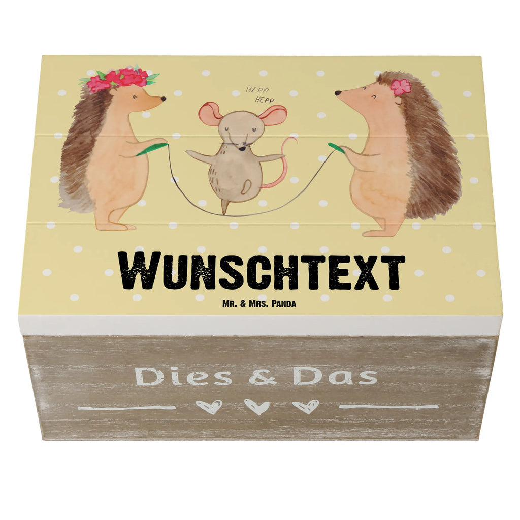 Personalisierte Holzkiste Igel Seilhüpfen Holzkiste mit Namen, Kiste mit Namen, Schatzkiste mit Namen, Truhe mit Namen, Schatulle mit Namen, Erinnerungsbox mit Namen, Erinnerungskiste, mit Namen, Dekokiste mit Namen, Aufbewahrungsbox mit Namen, Holzkiste Personalisiert, Kiste Personalisiert, Schatzkiste Personalisiert, Truhe Personalisiert, Schatulle Personalisiert, Erinnerungsbox Personalisiert, Erinnerungskiste Personalisiert, Dekokiste Personalisiert, Aufbewahrungsbox Personalisiert, Geschenkbox personalisiert, GEschenkdose personalisiert, Tiermotive, Gute Laune, lustige Sprüche, Tiere, Igel, Maus, Seilspringen, Seilhüpfen, Kinder, Kindergarten