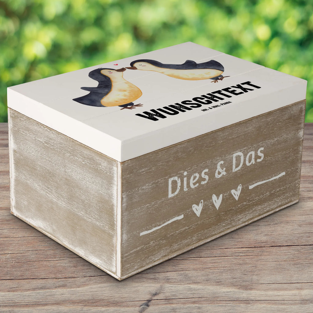 Personalisierte Holzkiste Pinguin Liebe Holzkiste mit Namen, Kiste mit Namen, Schatzkiste mit Namen, Truhe mit Namen, Schatulle mit Namen, Erinnerungsbox mit Namen, Erinnerungskiste, mit Namen, Dekokiste mit Namen, Aufbewahrungsbox mit Namen, Holzkiste Personalisiert, Kiste Personalisiert, Schatzkiste Personalisiert, Truhe Personalisiert, Schatulle Personalisiert, Erinnerungsbox Personalisiert, Erinnerungskiste Personalisiert, Dekokiste Personalisiert, Aufbewahrungsbox Personalisiert, Geschenkbox personalisiert, GEschenkdose personalisiert, Liebe, Partner, Freund, Freundin, Ehemann, Ehefrau, Heiraten, Verlobung, Heiratsantrag, Liebesgeschenk, Jahrestag, Hocheitstag, Pinguin, Pinguine, Pinguin Paar, Pinguinpaar, Pinguin Liebe, Paar, Pärchen. Liebespaar, Liebesbeweis, Liebesspruch, Hochzeitstag, Geschenk Freund, Geschenk Freundin, Verlobte, Verlobter, Love, Geschenk Hochzeitstag, Geschenkidee, Hochzeit, Gastgeschenk