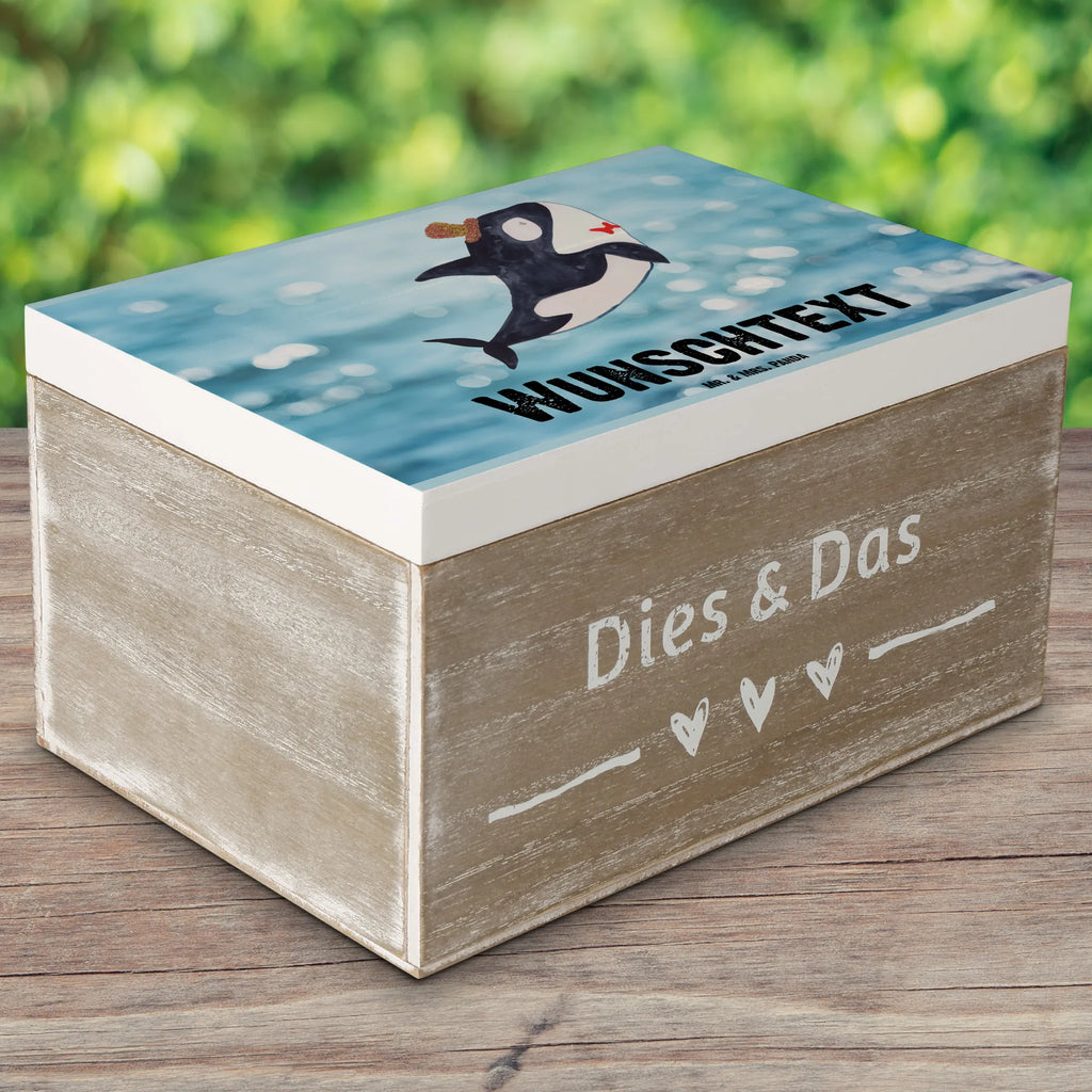 Personalisierte Holzkiste Orca Zylinder Holzkiste mit Namen, Kiste mit Namen, Schatzkiste mit Namen, Truhe mit Namen, Schatulle mit Namen, Erinnerungsbox mit Namen, Erinnerungskiste, mit Namen, Dekokiste mit Namen, Aufbewahrungsbox mit Namen, Holzkiste Personalisiert, Kiste Personalisiert, Schatzkiste Personalisiert, Truhe Personalisiert, Schatulle Personalisiert, Erinnerungsbox Personalisiert, Erinnerungskiste Personalisiert, Dekokiste Personalisiert, Aufbewahrungsbox Personalisiert, Geschenkbox personalisiert, GEschenkdose personalisiert, Meerestiere, Meer, Urlaub, Narwal, Glitter, Konfetti, Glitzer, Geburtstag, Feier, Fete, Fest, Glückwunsch, Orca