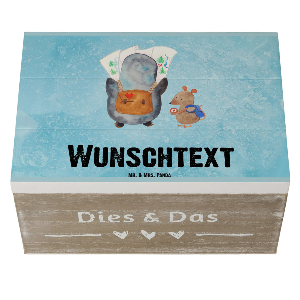 Personalisierte Holzkiste Pinguin & Maus Wanderer Holzkiste mit Namen, Kiste mit Namen, Schatzkiste mit Namen, Truhe mit Namen, Schatulle mit Namen, Erinnerungsbox mit Namen, Erinnerungskiste, mit Namen, Dekokiste mit Namen, Aufbewahrungsbox mit Namen, Holzkiste Personalisiert, Kiste Personalisiert, Schatzkiste Personalisiert, Truhe Personalisiert, Schatulle Personalisiert, Erinnerungsbox Personalisiert, Erinnerungskiste Personalisiert, Dekokiste Personalisiert, Aufbewahrungsbox Personalisiert, Geschenkbox personalisiert, GEschenkdose personalisiert, Pinguin, Pinguine, Abenteurer, Abenteuer, Roadtrip, Ausflug, Wanderlust, wandern