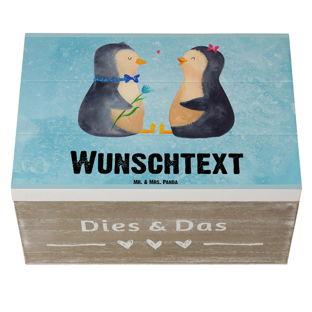 Personalisierte Holzkiste Pinguin Pärchen Holzkiste mit Namen, Kiste mit Namen, Schatzkiste mit Namen, Truhe mit Namen, Schatulle mit Namen, Erinnerungsbox mit Namen, Erinnerungskiste, mit Namen, Dekokiste mit Namen, Aufbewahrungsbox mit Namen, Holzkiste Personalisiert, Kiste Personalisiert, Schatzkiste Personalisiert, Truhe Personalisiert, Schatulle Personalisiert, Erinnerungsbox Personalisiert, Erinnerungskiste Personalisiert, Dekokiste Personalisiert, Aufbewahrungsbox Personalisiert, Geschenkbox personalisiert, GEschenkdose personalisiert, Pinguin, Pinguine, Liebe, Liebespaar, Liebesbeweis, Liebesgeschenk, Verlobung, Jahrestag, Hochzeitstag, Hochzeit, Hochzeitsgeschenk, große Liebe, Traumpaar