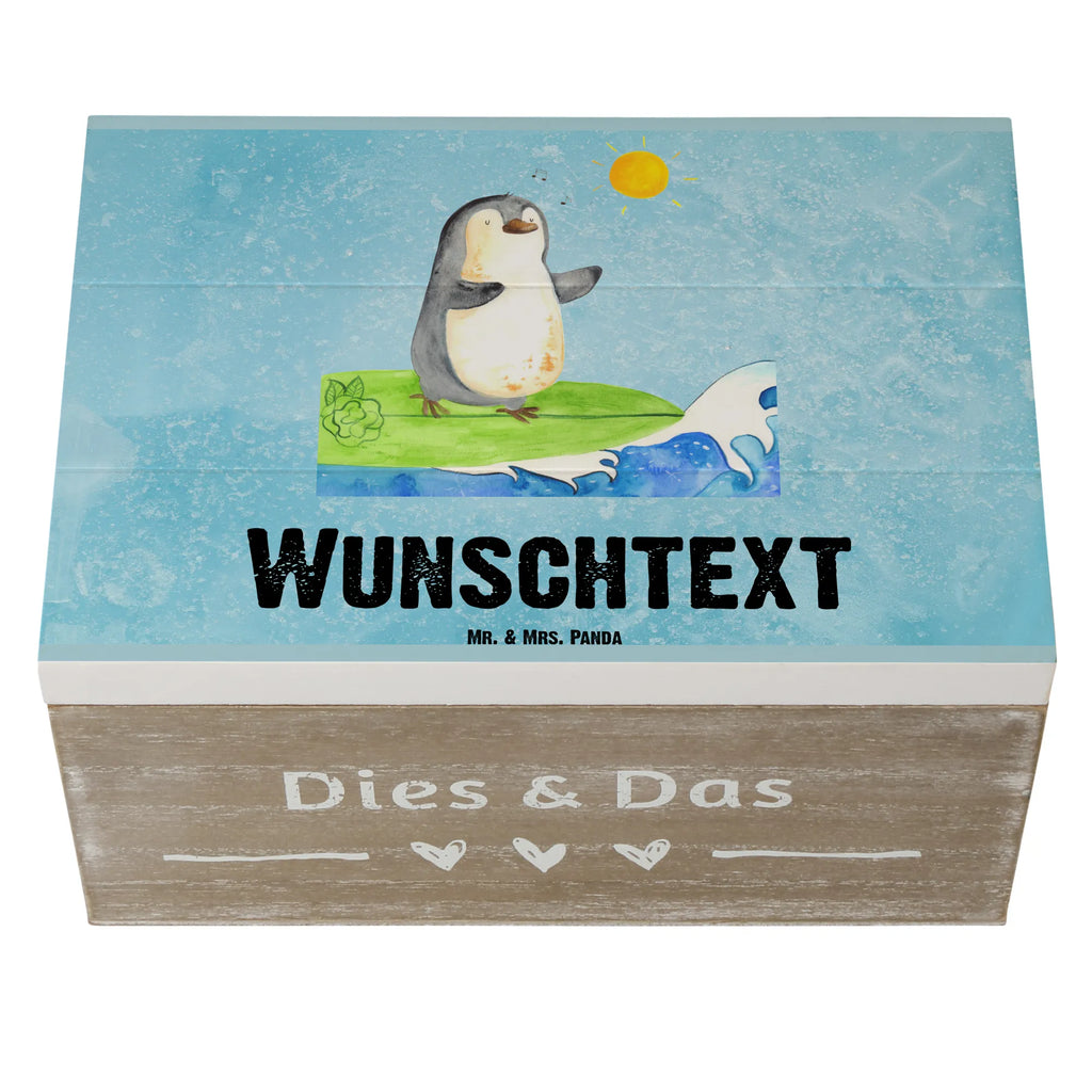 Personalisierte Holzkiste Pinguin Surfer Holzkiste mit Namen, Kiste mit Namen, Schatzkiste mit Namen, Truhe mit Namen, Schatulle mit Namen, Erinnerungsbox mit Namen, Erinnerungskiste, mit Namen, Dekokiste mit Namen, Aufbewahrungsbox mit Namen, Holzkiste Personalisiert, Kiste Personalisiert, Schatzkiste Personalisiert, Truhe Personalisiert, Schatulle Personalisiert, Erinnerungsbox Personalisiert, Erinnerungskiste Personalisiert, Dekokiste Personalisiert, Aufbewahrungsbox Personalisiert, Geschenkbox personalisiert, GEschenkdose personalisiert, Pinguin, Pinguine, surfen, Surfer, Hawaii, Urlaub, Wellen, Wellen reiten, Portugal