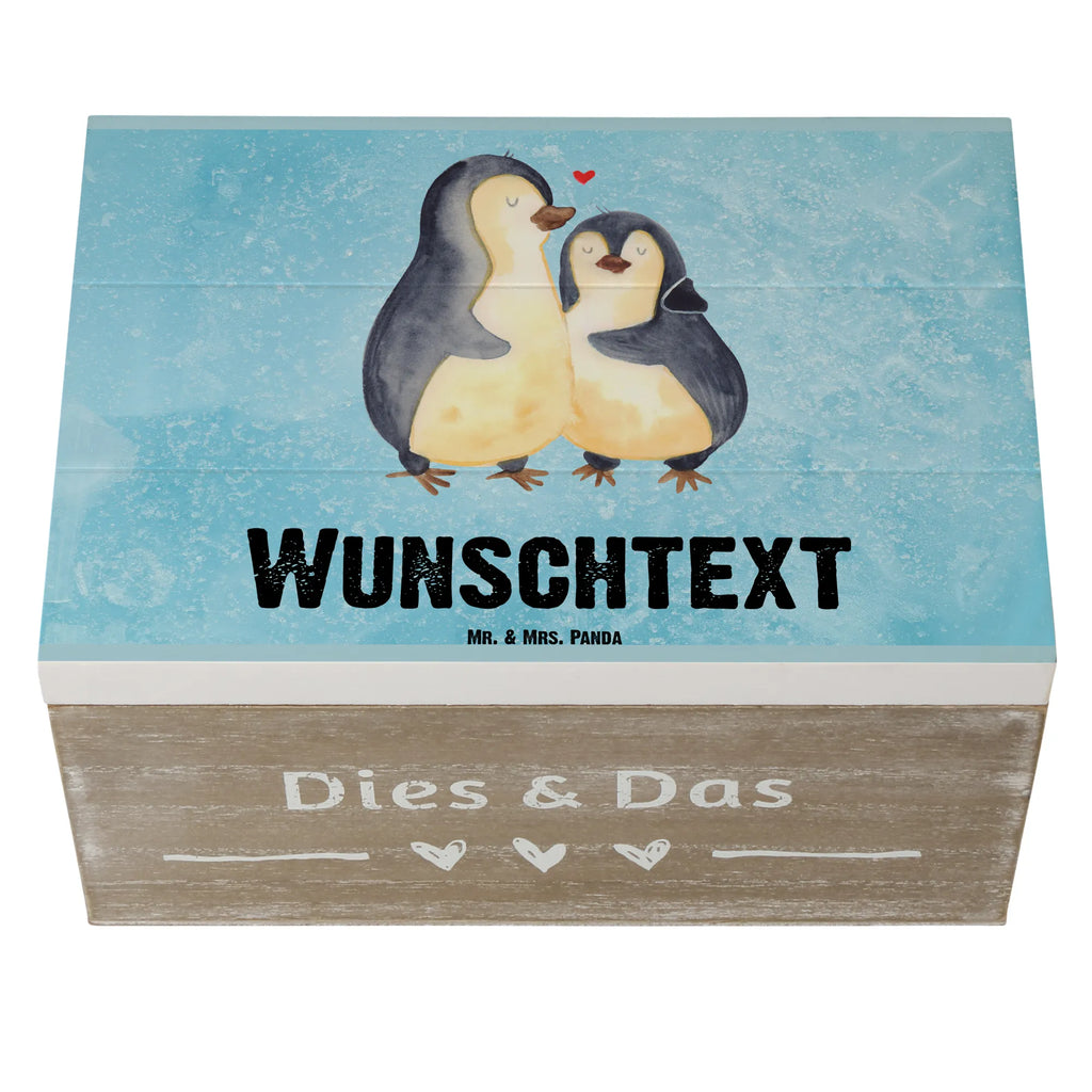 Personalisierte Holzkiste Pinguin umarmend Holzkiste mit Namen, Kiste mit Namen, Schatzkiste mit Namen, Truhe mit Namen, Schatulle mit Namen, Erinnerungsbox mit Namen, Erinnerungskiste, mit Namen, Dekokiste mit Namen, Aufbewahrungsbox mit Namen, Holzkiste Personalisiert, Kiste Personalisiert, Schatzkiste Personalisiert, Truhe Personalisiert, Schatulle Personalisiert, Erinnerungsbox Personalisiert, Erinnerungskiste Personalisiert, Dekokiste Personalisiert, Aufbewahrungsbox Personalisiert, Geschenkbox personalisiert, GEschenkdose personalisiert, Pinguin, Liebe, Liebespaar, Liebesbeweis, Liebesgeschenk, Verlobung, Jahrestag, Hochzeitstag, Hochzeit, Hochzeitsgeschenk