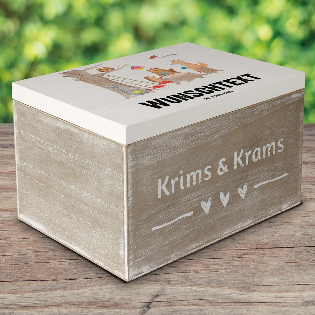 Personalisierte Holzkiste Waldtiere Picknick Holzkiste mit Namen, Kiste mit Namen, Schatzkiste mit Namen, Truhe mit Namen, Schatulle mit Namen, Erinnerungsbox mit Namen, Erinnerungskiste, mit Namen, Dekokiste mit Namen, Aufbewahrungsbox mit Namen, Holzkiste Personalisiert, Kiste Personalisiert, Schatzkiste Personalisiert, Truhe Personalisiert, Schatulle Personalisiert, Erinnerungsbox Personalisiert, Erinnerungskiste Personalisiert, Dekokiste Personalisiert, Aufbewahrungsbox Personalisiert, Geschenkbox personalisiert, GEschenkdose personalisiert, Tiermotive, Gute Laune, lustige Sprüche, Tiere, Waldtiere, Picknick, Wald, Fuchs, Hase, Igel, Maus, Eichhörnchen