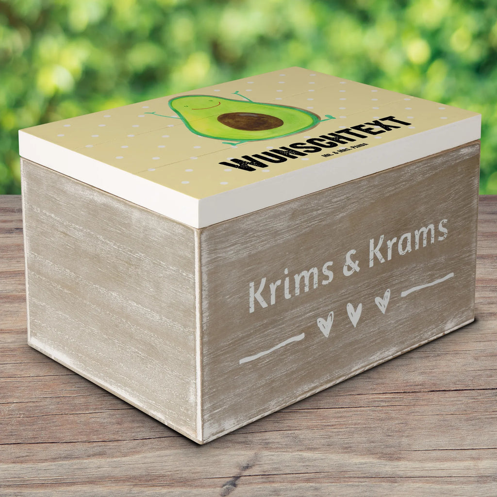 Personalisierte Holzkiste Avocado Glücklich Holzkiste mit Namen, Kiste mit Namen, Schatzkiste mit Namen, Truhe mit Namen, Schatulle mit Namen, Erinnerungsbox mit Namen, Erinnerungskiste, mit Namen, Dekokiste mit Namen, Aufbewahrungsbox mit Namen, Holzkiste Personalisiert, Kiste Personalisiert, Schatzkiste Personalisiert, Truhe Personalisiert, Schatulle Personalisiert, Erinnerungsbox Personalisiert, Erinnerungskiste Personalisiert, Dekokiste Personalisiert, Aufbewahrungsbox Personalisiert, Geschenkbox personalisiert, GEschenkdose personalisiert, Avocado, Veggie, Vegan, Gesund, Chaos