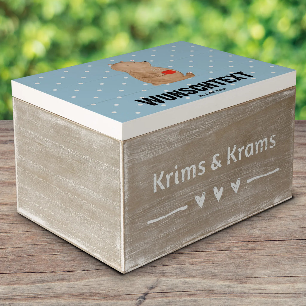 Personalisierte Holzkiste Bär Kaffee Holzkiste mit Namen, Kiste mit Namen, Schatzkiste mit Namen, Truhe mit Namen, Schatulle mit Namen, Erinnerungsbox mit Namen, Erinnerungskiste, mit Namen, Dekokiste mit Namen, Aufbewahrungsbox mit Namen, Holzkiste Personalisiert, Kiste Personalisiert, Schatzkiste Personalisiert, Truhe Personalisiert, Schatulle Personalisiert, Erinnerungsbox Personalisiert, Erinnerungskiste Personalisiert, Dekokiste Personalisiert, Aufbewahrungsbox Personalisiert, Geschenkbox personalisiert, GEschenkdose personalisiert, Bär, Teddy, Teddybär, Kaffee, Coffee, Bären, guten Morgen, Morgenroutine, Welt erobern, Welt retten, Motivation