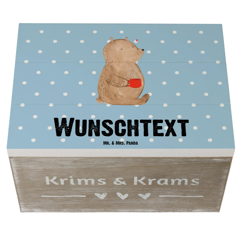 Personalisierte Holzkiste Bär Kaffee Holzkiste mit Namen, Kiste mit Namen, Schatzkiste mit Namen, Truhe mit Namen, Schatulle mit Namen, Erinnerungsbox mit Namen, Erinnerungskiste, mit Namen, Dekokiste mit Namen, Aufbewahrungsbox mit Namen, Holzkiste Personalisiert, Kiste Personalisiert, Schatzkiste Personalisiert, Truhe Personalisiert, Schatulle Personalisiert, Erinnerungsbox Personalisiert, Erinnerungskiste Personalisiert, Dekokiste Personalisiert, Aufbewahrungsbox Personalisiert, Geschenkbox personalisiert, GEschenkdose personalisiert, Bär, Teddy, Teddybär, Kaffee, Coffee, Bären, guten Morgen, Morgenroutine, Welt erobern, Welt retten, Motivation