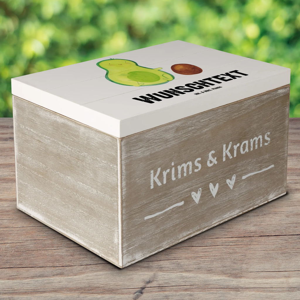 Personalisierte Holzkiste Avocado Kern rollt Holzkiste mit Namen, Kiste mit Namen, Schatzkiste mit Namen, Truhe mit Namen, Schatulle mit Namen, Erinnerungsbox mit Namen, Erinnerungskiste, mit Namen, Dekokiste mit Namen, Aufbewahrungsbox mit Namen, Holzkiste Personalisiert, Kiste Personalisiert, Schatzkiste Personalisiert, Truhe Personalisiert, Schatulle Personalisiert, Erinnerungsbox Personalisiert, Erinnerungskiste Personalisiert, Dekokiste Personalisiert, Aufbewahrungsbox Personalisiert, Geschenkbox personalisiert, GEschenkdose personalisiert, Avocado, Veggie, Vegan, Gesund, Avocados, Schwanger, Geburt, Geburtstag, Säugling, Kind, erstes Kind, zur Geburt, Schwangerschaft, Babyparty, Baby, große Liebe, Liebe, Love