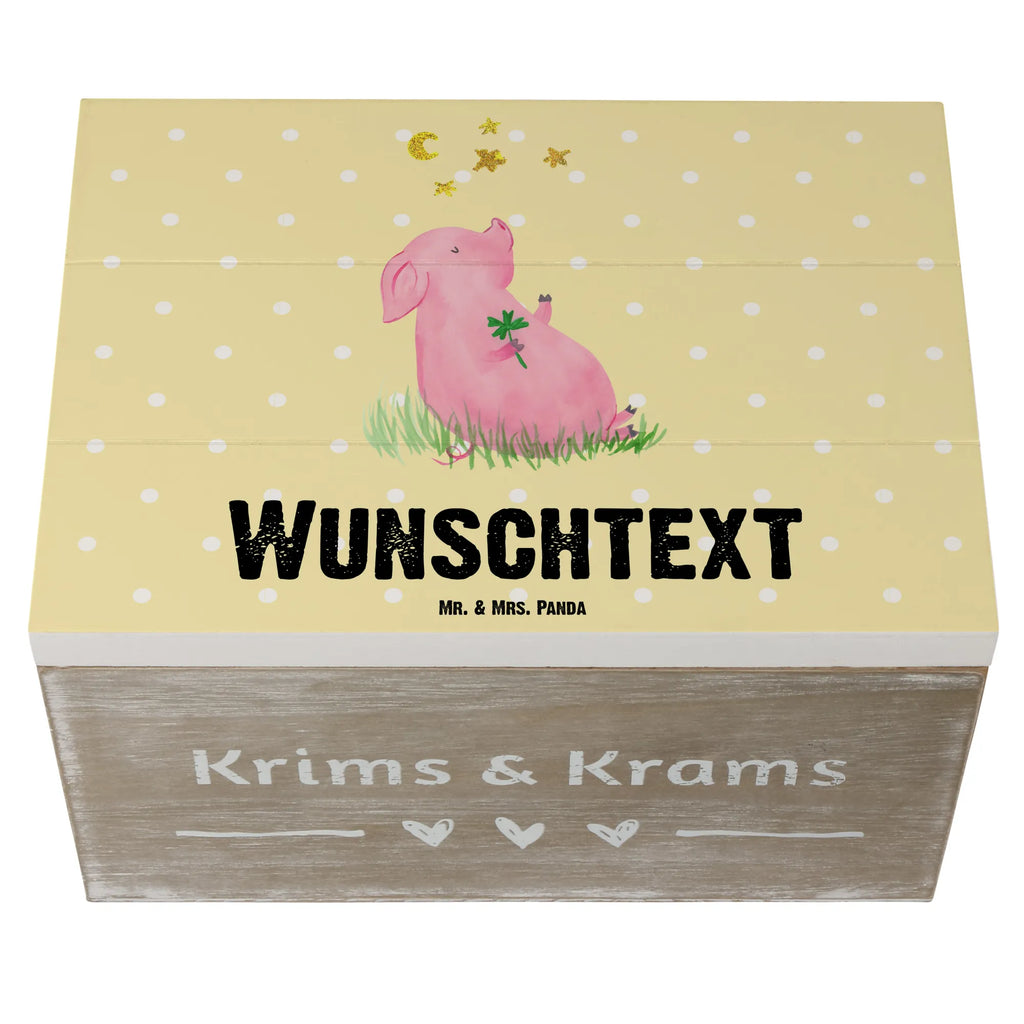 Personalisierte Holzkiste Schwein Glück Holzkiste mit Namen, Kiste mit Namen, Schatzkiste mit Namen, Truhe mit Namen, Schatulle mit Namen, Erinnerungsbox mit Namen, Erinnerungskiste, mit Namen, Dekokiste mit Namen, Aufbewahrungsbox mit Namen, Holzkiste Personalisiert, Kiste Personalisiert, Schatzkiste Personalisiert, Truhe Personalisiert, Schatulle Personalisiert, Erinnerungsbox Personalisiert, Erinnerungskiste Personalisiert, Dekokiste Personalisiert, Aufbewahrungsbox Personalisiert, Geschenkbox personalisiert, GEschenkdose personalisiert, Tiermotive, Gute Laune, lustige Sprüche, Tiere, Glücksschwein. Glück, Schwein, Schweinchen, Sterne, Sernchen, Ziele, Träume, Motivation, Glücksbringer