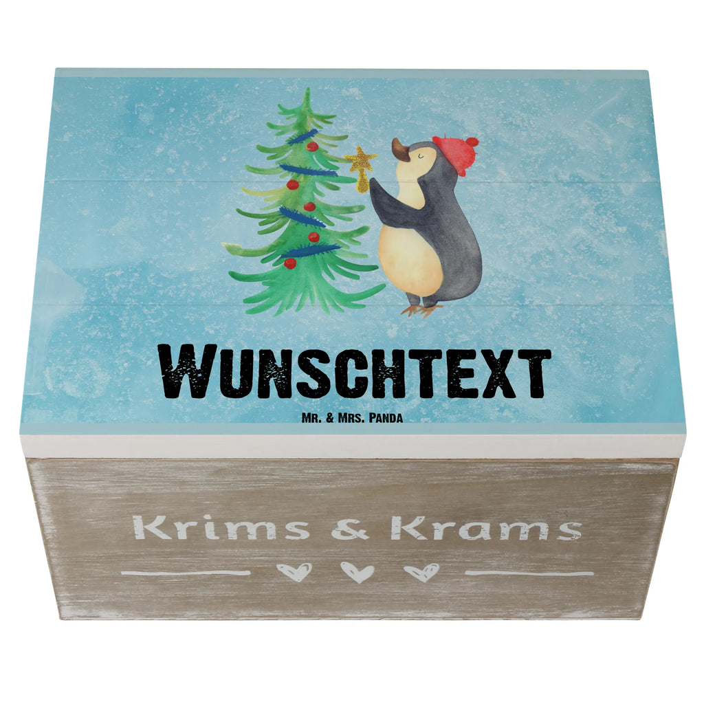 Personalisierte Holzkiste Pinguin Weihnachtsbaum Holzkiste mit Namen, Kiste mit Namen, Schatzkiste mit Namen, Truhe mit Namen, Schatulle mit Namen, Erinnerungsbox mit Namen, Erinnerungskiste, mit Namen, Dekokiste mit Namen, Aufbewahrungsbox mit Namen, Holzkiste Personalisiert, Kiste Personalisiert, Schatzkiste Personalisiert, Truhe Personalisiert, Schatulle Personalisiert, Erinnerungsbox Personalisiert, Erinnerungskiste Personalisiert, Dekokiste Personalisiert, Aufbewahrungsbox Personalisiert, Geschenkbox personalisiert, GEschenkdose personalisiert, Winter, Weihnachten, Weihnachtsdeko, Nikolaus, Advent, Heiligabend, Wintermotiv, Pinguin