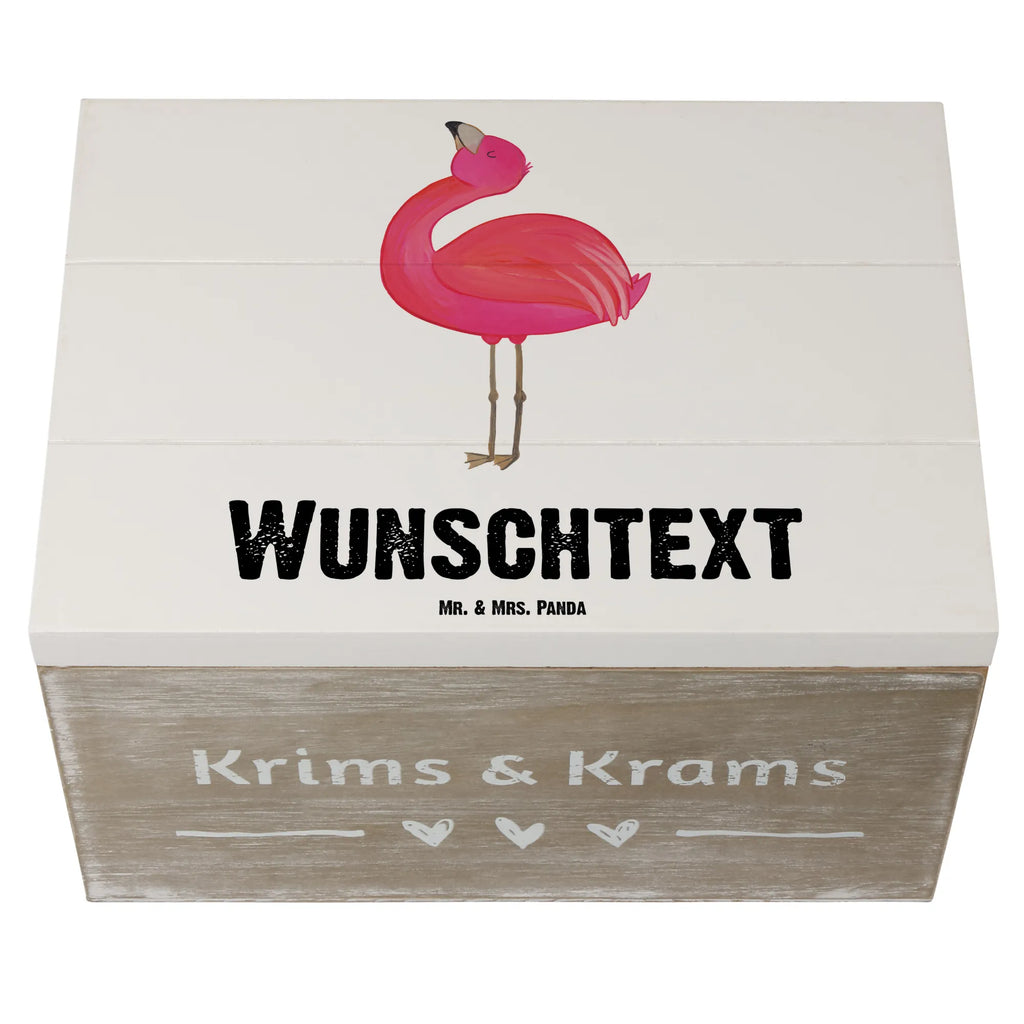 Personalisierte Holzkiste Flamingo stolz Holzkiste mit Namen, Kiste mit Namen, Schatzkiste mit Namen, Truhe mit Namen, Schatulle mit Namen, Erinnerungsbox mit Namen, Erinnerungskiste, mit Namen, Dekokiste mit Namen, Aufbewahrungsbox mit Namen, Holzkiste Personalisiert, Kiste Personalisiert, Schatzkiste Personalisiert, Truhe Personalisiert, Schatulle Personalisiert, Erinnerungsbox Personalisiert, Erinnerungskiste Personalisiert, Dekokiste Personalisiert, Aufbewahrungsbox Personalisiert, Geschenkbox personalisiert, GEschenkdose personalisiert, Flamingo, stolz, Freude, Selbstliebe, Selbstakzeptanz, Freundin, beste Freundin, Tochter, Mama, Schwester