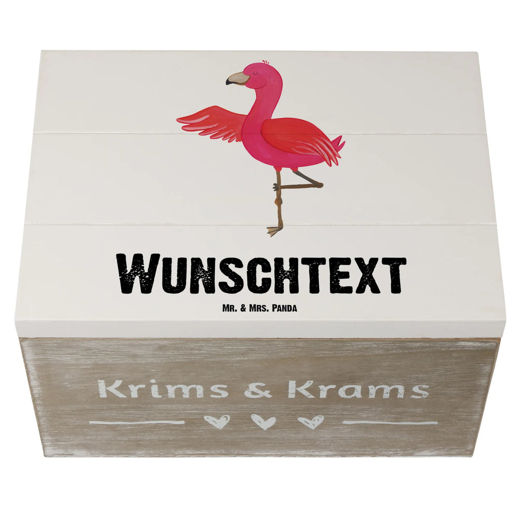 Personalisierte Holzkiste Flamingo Yoga Holzkiste mit Namen, Kiste mit Namen, Schatzkiste mit Namen, Truhe mit Namen, Schatulle mit Namen, Erinnerungsbox mit Namen, Erinnerungskiste, mit Namen, Dekokiste mit Namen, Aufbewahrungsbox mit Namen, Holzkiste Personalisiert, Kiste Personalisiert, Schatzkiste Personalisiert, Truhe Personalisiert, Schatulle Personalisiert, Erinnerungsbox Personalisiert, Erinnerungskiste Personalisiert, Dekokiste Personalisiert, Aufbewahrungsbox Personalisiert, Geschenkbox personalisiert, GEschenkdose personalisiert, Flamingo, Vogel, Yoga, Namaste, Achtsamkeit, Yoga-Übung, Entspannung, Ärger, Aufregen, Tiefenentspannung