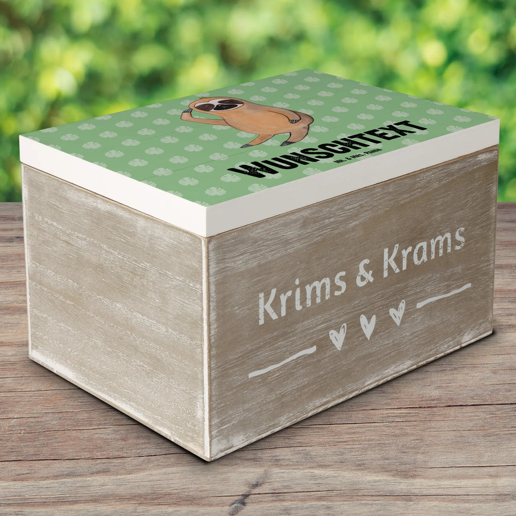 Personalisierte Holzkiste Faultier Vogel Holzkiste mit Namen, Kiste mit Namen, Schatzkiste mit Namen, Truhe mit Namen, Schatulle mit Namen, Erinnerungsbox mit Namen, Erinnerungskiste, mit Namen, Dekokiste mit Namen, Aufbewahrungsbox mit Namen, Holzkiste Personalisiert, Kiste Personalisiert, Schatzkiste Personalisiert, Truhe Personalisiert, Schatulle Personalisiert, Erinnerungsbox Personalisiert, Erinnerungskiste Personalisiert, Dekokiste Personalisiert, Aufbewahrungsbox Personalisiert, Geschenkbox personalisiert, GEschenkdose personalisiert, Faultier, Faultier Geschenk, Faultier Deko, Faultiere, faul, Lieblingstier, Spinner, früher Vogel, der frühe Vogel, Frühaufsteher, Morgenmuffel, Vogel, Faultierwelt