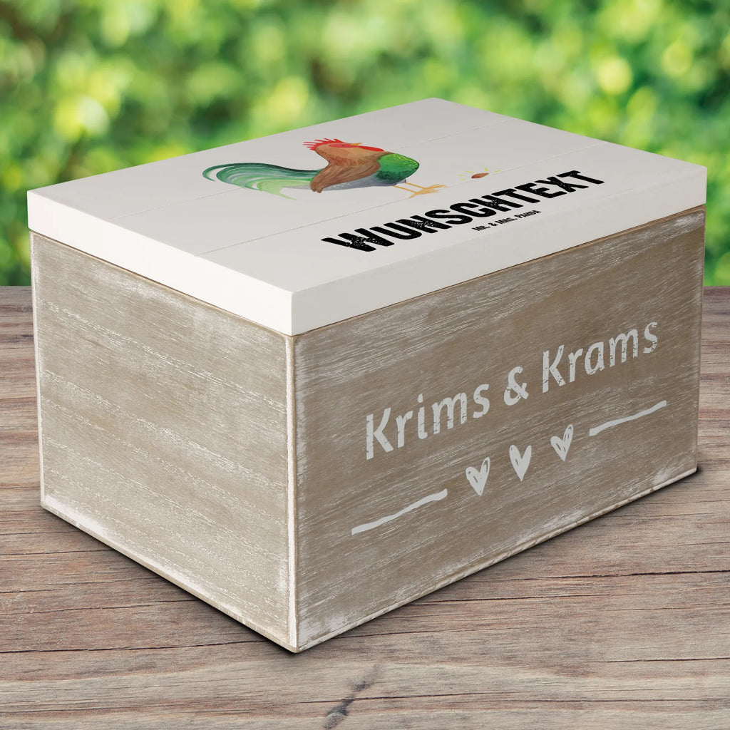 Personalisierte Holzkiste Hahn Korn Holzkiste mit Namen, Kiste mit Namen, Schatzkiste mit Namen, Truhe mit Namen, Schatulle mit Namen, Erinnerungsbox mit Namen, Erinnerungskiste, mit Namen, Dekokiste mit Namen, Aufbewahrungsbox mit Namen, Holzkiste Personalisiert, Kiste Personalisiert, Schatzkiste Personalisiert, Truhe Personalisiert, Schatulle Personalisiert, Erinnerungsbox Personalisiert, Erinnerungskiste Personalisiert, Dekokiste Personalisiert, Aufbewahrungsbox Personalisiert, Geschenkbox personalisiert, GEschenkdose personalisiert, Bauernhof, Hoftiere, Landwirt, Landwirtin, Hahn, Korn, Henne, Eier, Natur