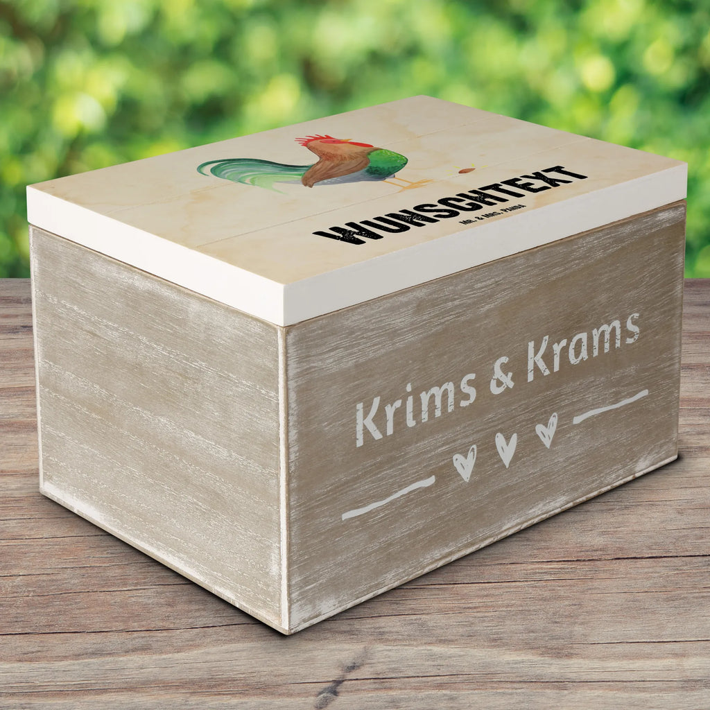 Personalisierte Holzkiste Hahn Korn Holzkiste mit Namen, Kiste mit Namen, Schatzkiste mit Namen, Truhe mit Namen, Schatulle mit Namen, Erinnerungsbox mit Namen, Erinnerungskiste, mit Namen, Dekokiste mit Namen, Aufbewahrungsbox mit Namen, Holzkiste Personalisiert, Kiste Personalisiert, Schatzkiste Personalisiert, Truhe Personalisiert, Schatulle Personalisiert, Erinnerungsbox Personalisiert, Erinnerungskiste Personalisiert, Dekokiste Personalisiert, Aufbewahrungsbox Personalisiert, Geschenkbox personalisiert, GEschenkdose personalisiert, Bauernhof, Hoftiere, Landwirt, Landwirtin, Hahn, Korn, Henne, Eier, Natur