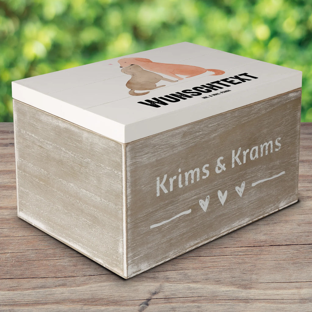 Personalisierte Holzkiste Hunde Liebe Holzkiste mit Namen, Kiste mit Namen, Schatzkiste mit Namen, Truhe mit Namen, Schatulle mit Namen, Erinnerungsbox mit Namen, Erinnerungskiste, mit Namen, Dekokiste mit Namen, Aufbewahrungsbox mit Namen, Holzkiste Personalisiert, Kiste Personalisiert, Schatzkiste Personalisiert, Truhe Personalisiert, Schatulle Personalisiert, Erinnerungsbox Personalisiert, Erinnerungskiste Personalisiert, Dekokiste Personalisiert, Aufbewahrungsbox Personalisiert, Geschenkbox personalisiert, GEschenkdose personalisiert, Hund, Hundemotiv, Haustier, Hunderasse, Tierliebhaber, Hundebesitzer, Sprüche, Liebe, Hund. Hunde, Kuss, Vertrauen, Kuscheln, Herz