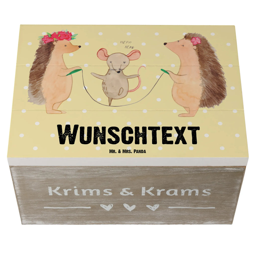 Personalisierte Holzkiste Igel Seilhüpfen Holzkiste mit Namen, Kiste mit Namen, Schatzkiste mit Namen, Truhe mit Namen, Schatulle mit Namen, Erinnerungsbox mit Namen, Erinnerungskiste, mit Namen, Dekokiste mit Namen, Aufbewahrungsbox mit Namen, Holzkiste Personalisiert, Kiste Personalisiert, Schatzkiste Personalisiert, Truhe Personalisiert, Schatulle Personalisiert, Erinnerungsbox Personalisiert, Erinnerungskiste Personalisiert, Dekokiste Personalisiert, Aufbewahrungsbox Personalisiert, Geschenkbox personalisiert, GEschenkdose personalisiert, Tiermotive, Gute Laune, lustige Sprüche, Tiere, Igel, Maus, Seilspringen, Seilhüpfen, Kinder, Kindergarten