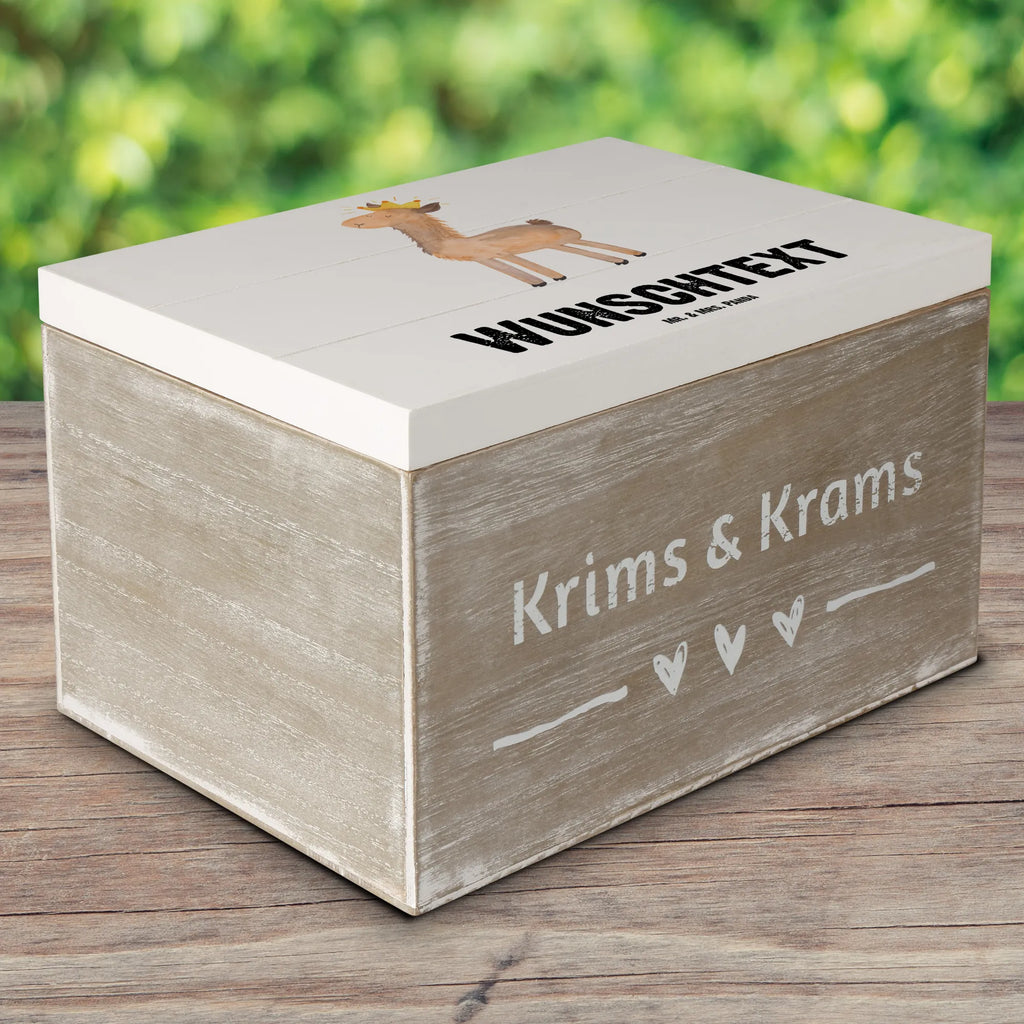 Personalisierte Holzkiste Lama König Holzkiste mit Namen, Kiste mit Namen, Schatzkiste mit Namen, Truhe mit Namen, Schatulle mit Namen, Erinnerungsbox mit Namen, Erinnerungskiste, mit Namen, Dekokiste mit Namen, Aufbewahrungsbox mit Namen, Holzkiste Personalisiert, Kiste Personalisiert, Schatzkiste Personalisiert, Truhe Personalisiert, Schatulle Personalisiert, Erinnerungsbox Personalisiert, Erinnerungskiste Personalisiert, Dekokiste Personalisiert, Aufbewahrungsbox Personalisiert, Geschenkbox personalisiert, GEschenkdose personalisiert, Lama, Alpaka, Lamas, König, Königin, Freundin, Mama, Papa, Büro Kollege, Kollegin, Chef, Vorgesetzter, Abi, Abitur