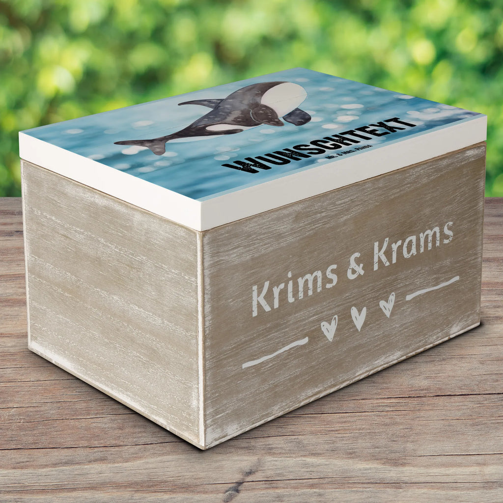 Personalisierte Holzkiste Orca Holzkiste mit Namen, Kiste mit Namen, Schatzkiste mit Namen, Truhe mit Namen, Schatulle mit Namen, Erinnerungsbox mit Namen, Erinnerungskiste, mit Namen, Dekokiste mit Namen, Aufbewahrungsbox mit Namen, Holzkiste Personalisiert, Kiste Personalisiert, Schatzkiste Personalisiert, Truhe Personalisiert, Schatulle Personalisiert, Erinnerungsbox Personalisiert, Erinnerungskiste Personalisiert, Dekokiste Personalisiert, Aufbewahrungsbox Personalisiert, Geschenkbox personalisiert, GEschenkdose personalisiert, Meerestiere, Meer, Urlaub, Orca, Orcas, Killerwal, Wal, Möglichkeiten, Büro, Arbeit, Motivation, Selbstliebe, Neustart, Startup