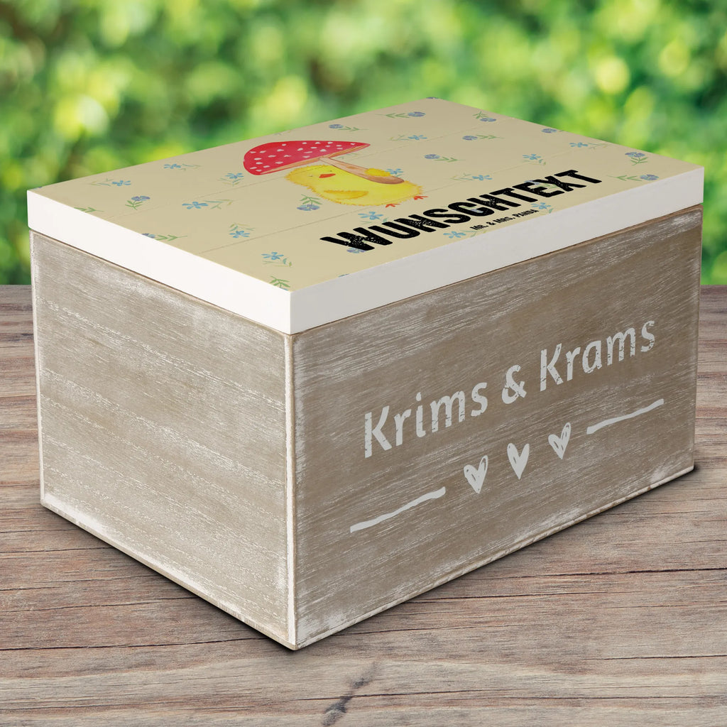 Personalisierte Holzkiste Küken Fliegenpilz Holzkiste mit Namen, Kiste mit Namen, Schatzkiste mit Namen, Truhe mit Namen, Schatulle mit Namen, Erinnerungsbox mit Namen, Erinnerungskiste, mit Namen, Dekokiste mit Namen, Aufbewahrungsbox mit Namen, Holzkiste Personalisiert, Kiste Personalisiert, Schatzkiste Personalisiert, Truhe Personalisiert, Schatulle Personalisiert, Erinnerungsbox Personalisiert, Erinnerungskiste Personalisiert, Dekokiste Personalisiert, Aufbewahrungsbox Personalisiert, Geschenkbox personalisiert, GEschenkdose personalisiert, Ostern, Osterhase, Ostergeschenke, Osternest, Osterdeko, Geschenke zu Ostern, Ostern Geschenk, Ostergeschenke Kinder, Ostern Kinder, Küken, Fliegenpilz, Glückspilz, Frohe Ostern, Ostergrüße