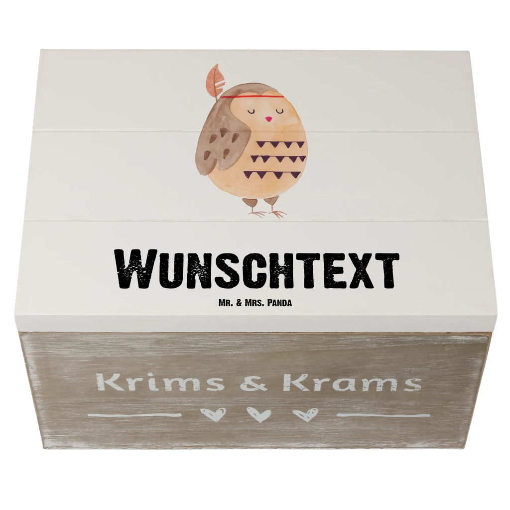 Personalisierte Holzkiste Eule Federschmuck Holzkiste mit Namen, Kiste mit Namen, Schatzkiste mit Namen, Truhe mit Namen, Schatulle mit Namen, Erinnerungsbox mit Namen, Erinnerungskiste, mit Namen, Dekokiste mit Namen, Aufbewahrungsbox mit Namen, Holzkiste Personalisiert, Kiste Personalisiert, Schatzkiste Personalisiert, Truhe Personalisiert, Schatulle Personalisiert, Erinnerungsbox Personalisiert, Erinnerungskiste Personalisiert, Dekokiste Personalisiert, Aufbewahrungsbox Personalisiert, Geschenkbox personalisiert, GEschenkdose personalisiert, Eule, Eule Deko, Owl, Das Leben ist ein Abenteuer, Reisespruch, Federschmuck, Dekoration