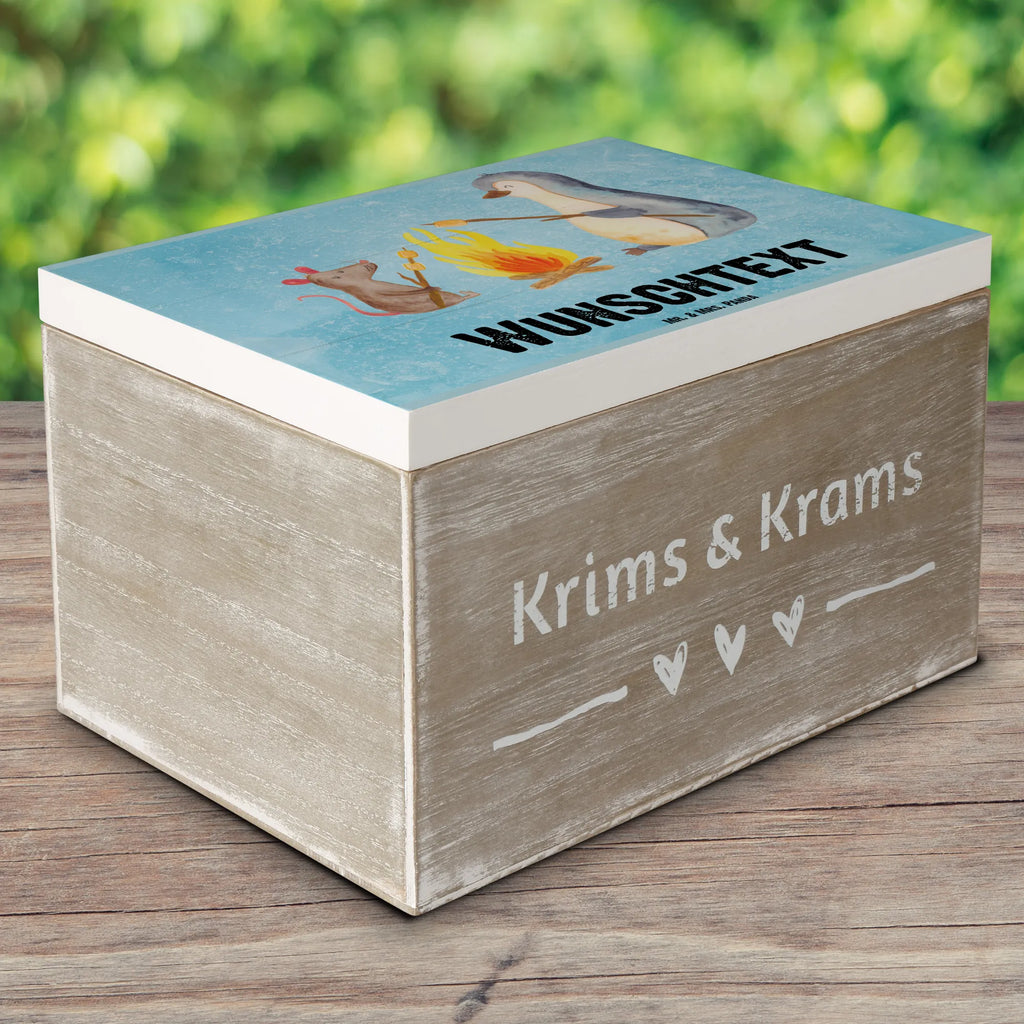 Personalisierte Holzkiste Pinguin Lagerfeuer Holzkiste mit Namen, Kiste mit Namen, Schatzkiste mit Namen, Truhe mit Namen, Schatulle mit Namen, Erinnerungsbox mit Namen, Erinnerungskiste, mit Namen, Dekokiste mit Namen, Aufbewahrungsbox mit Namen, Holzkiste Personalisiert, Kiste Personalisiert, Schatzkiste Personalisiert, Truhe Personalisiert, Schatulle Personalisiert, Erinnerungsbox Personalisiert, Erinnerungskiste Personalisiert, Dekokiste Personalisiert, Aufbewahrungsbox Personalisiert, Geschenkbox personalisiert, GEschenkdose personalisiert, Pinguin, Maus, Pinguine, Lagerfeuer, Leben, Arbeit, Job, Motivation, Büro, Büroalltag, Lebensspruch, Lebensmotivation, Neustart, Liebe, grillen, Feuer, Marshmallows