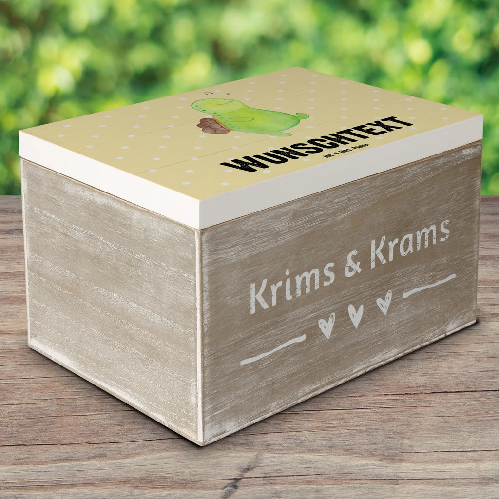 Personalisierte Holzkiste Schildkröte Pfeifen Holzkiste mit Namen, Kiste mit Namen, Schatzkiste mit Namen, Truhe mit Namen, Schatulle mit Namen, Erinnerungsbox mit Namen, Erinnerungskiste, mit Namen, Dekokiste mit Namen, Aufbewahrungsbox mit Namen, Holzkiste Personalisiert, Kiste Personalisiert, Schatzkiste Personalisiert, Truhe Personalisiert, Schatulle Personalisiert, Erinnerungsbox Personalisiert, Erinnerungskiste Personalisiert, Dekokiste Personalisiert, Aufbewahrungsbox Personalisiert, Geschenkbox personalisiert, GEschenkdose personalisiert, Schildkröte, Schildi, Schildkröten, fröhlich, Glück, Motivation, Lebensfreude, Depression, Trennung, Neuanfang