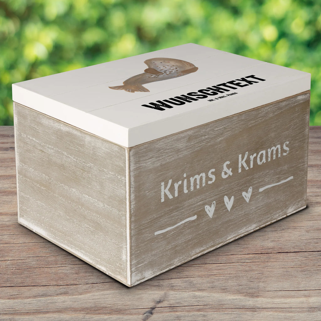 Personalisierte Holzkiste Robbe lachend Holzkiste mit Namen, Kiste mit Namen, Schatzkiste mit Namen, Truhe mit Namen, Schatulle mit Namen, Erinnerungsbox mit Namen, Erinnerungskiste, mit Namen, Dekokiste mit Namen, Aufbewahrungsbox mit Namen, Holzkiste Personalisiert, Kiste Personalisiert, Schatzkiste Personalisiert, Truhe Personalisiert, Schatulle Personalisiert, Erinnerungsbox Personalisiert, Erinnerungskiste Personalisiert, Dekokiste Personalisiert, Aufbewahrungsbox Personalisiert, Geschenkbox personalisiert, GEschenkdose personalisiert, Tiermotive, Gute Laune, lustige Sprüche, Tiere, Robbe, Robben, Seehund, Strand, Meerestier, Ostsee, Nordsee