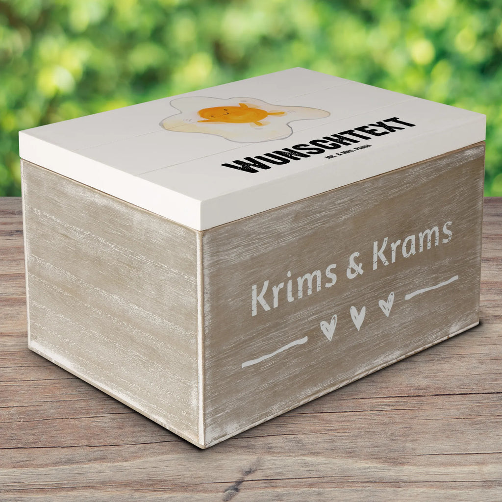 Personalisierte Holzkiste Spiegelei Ei Holzkiste mit Namen, Kiste mit Namen, Schatzkiste mit Namen, Truhe mit Namen, Schatulle mit Namen, Erinnerungsbox mit Namen, Erinnerungskiste, mit Namen, Dekokiste mit Namen, Aufbewahrungsbox mit Namen, Holzkiste Personalisiert, Kiste Personalisiert, Schatzkiste Personalisiert, Truhe Personalisiert, Schatulle Personalisiert, Erinnerungsbox Personalisiert, Erinnerungskiste Personalisiert, Dekokiste Personalisiert, Aufbewahrungsbox Personalisiert, Geschenkbox personalisiert, GEschenkdose personalisiert, Tiermotive, Gute Laune, lustige Sprüche, Tiere, Ei, Spiegelei, Schön, Tag, Glücklich, Liebe