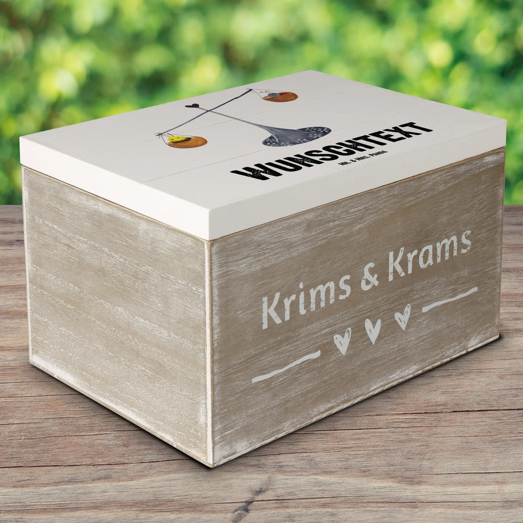 Personalisierte Holzkiste Sternzeichen Waage Holzkiste mit Namen, Kiste mit Namen, Schatzkiste mit Namen, Truhe mit Namen, Schatulle mit Namen, Erinnerungsbox mit Namen, Erinnerungskiste, mit Namen, Dekokiste mit Namen, Aufbewahrungsbox mit Namen, Holzkiste Personalisiert, Kiste Personalisiert, Schatzkiste Personalisiert, Truhe Personalisiert, Schatulle Personalisiert, Erinnerungsbox Personalisiert, Erinnerungskiste Personalisiert, Dekokiste Personalisiert, Aufbewahrungsbox Personalisiert, Geschenkbox personalisiert, GEschenkdose personalisiert, Tierkreiszeichen, Sternzeichen, Horoskop, Astrologie, Aszendent, Waage, Waage Geschenk, Waage Sternzeichen, Geschenk Oktober, Geschenk September, Geburtstag Oktober, Geburtstag September, Gleichgewicht, Marienkäfer, Hummel, Biene