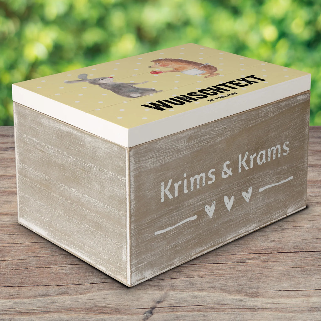 Personalisierte Holzkiste Hase Igel Holzkiste mit Namen, Kiste mit Namen, Schatzkiste mit Namen, Truhe mit Namen, Schatulle mit Namen, Erinnerungsbox mit Namen, Erinnerungskiste, mit Namen, Dekokiste mit Namen, Aufbewahrungsbox mit Namen, Holzkiste Personalisiert, Kiste Personalisiert, Schatzkiste Personalisiert, Truhe Personalisiert, Schatulle Personalisiert, Erinnerungsbox Personalisiert, Erinnerungskiste Personalisiert, Dekokiste Personalisiert, Aufbewahrungsbox Personalisiert, Geschenkbox personalisiert, GEschenkdose personalisiert, Tiermotive, Gute Laune, lustige Sprüche, Tiere, Igel und Hase, Igel, Hase, Liebe Spruch, Liebeskummer Geschenk, Herzschmerz, Trösten, Trennungsschmerz, Spruch romantisch