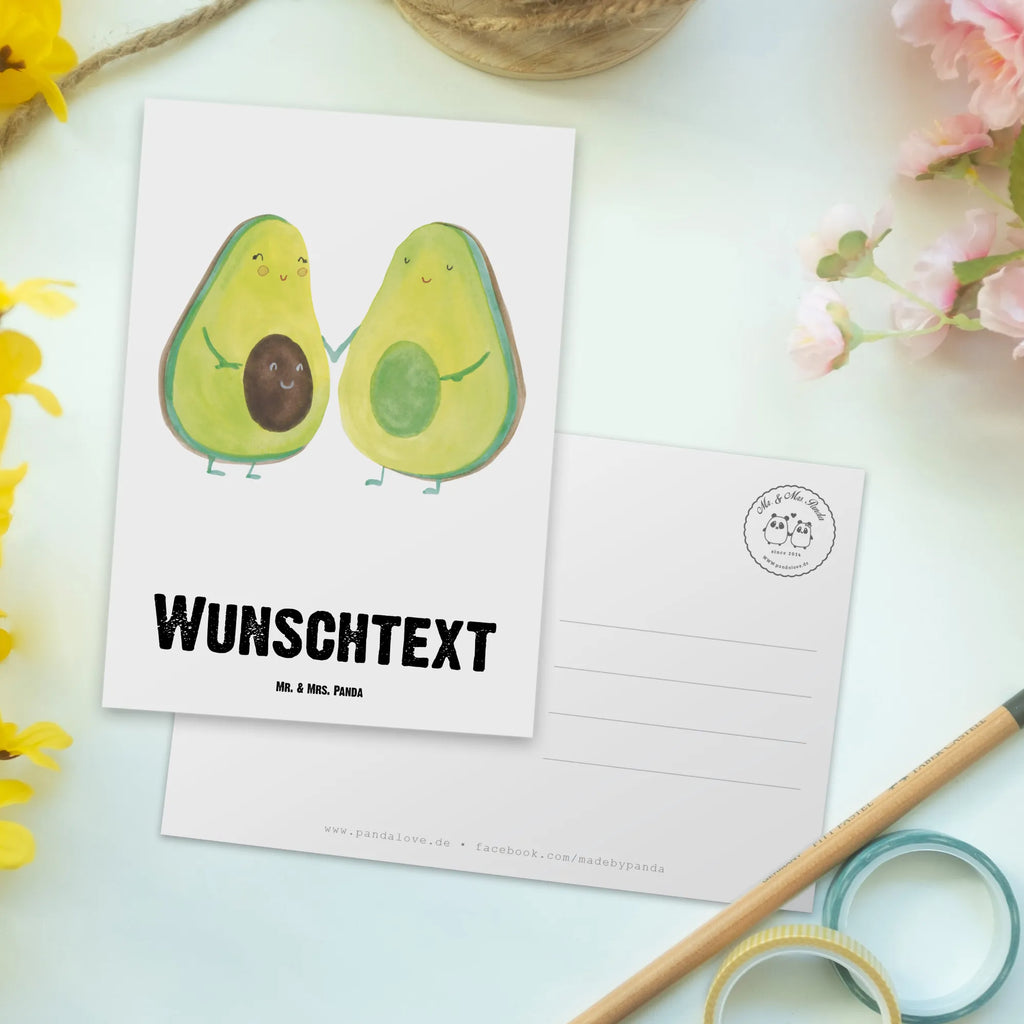 Personalisierte Postkarte Avocado Pärchen Postkarte mit Namen, Postkarte bedrucken, Postkarte mit Wunschtext, Postkarte personalisierbar, Geschenkkarte mit Namen, Grußkarte mit Namen, Karte mit Namen, Einladung mit Namen, Ansichtskarte mit Namen, Geschenkkarte mit Wunschtext, Grußkarte mit Wunschtext, Karte mit Wunschtext, Einladung mit Wunschtext, Ansichtskarte mit Wunschtext, Avocado, Veggie, Vegan, Gesund, Avocuddle, Liebe, Schwangerschaft, Familie, Babyshower, Babyparty, Hochzeit, Kinder, Avocados, Geburt